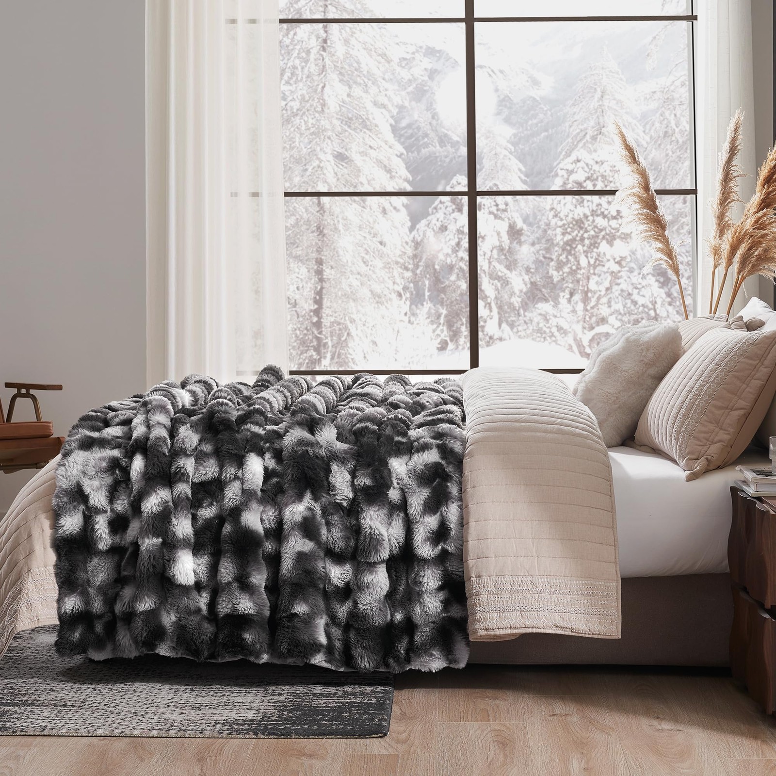 Faux Fur Throw Blanket for Couch, Ultra Soft Fuzzy Plush Bubble Throw for Sof...