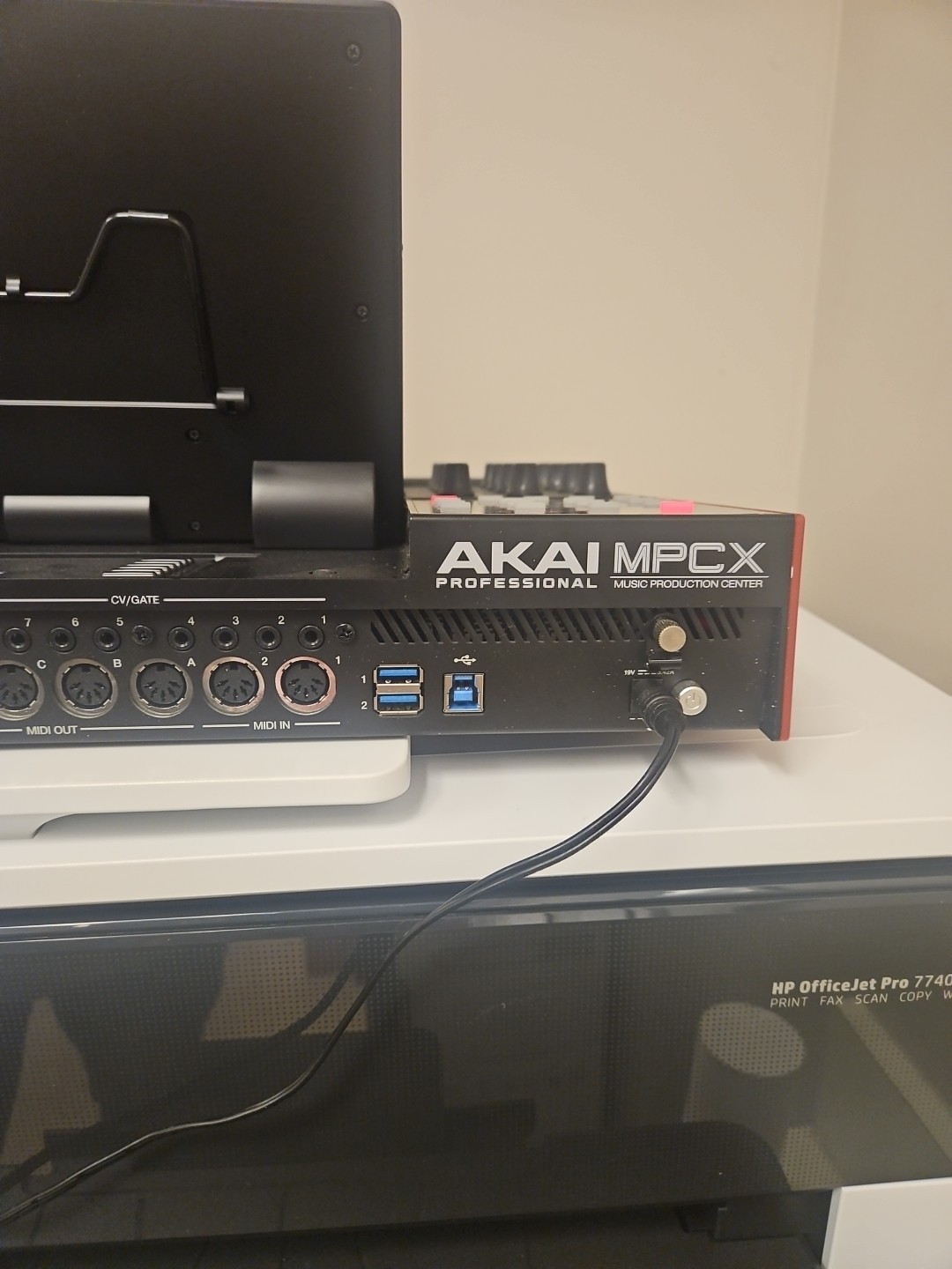 Akai Professional MPC-X Standalone Sampler and Sequencer-USED COND--sw2