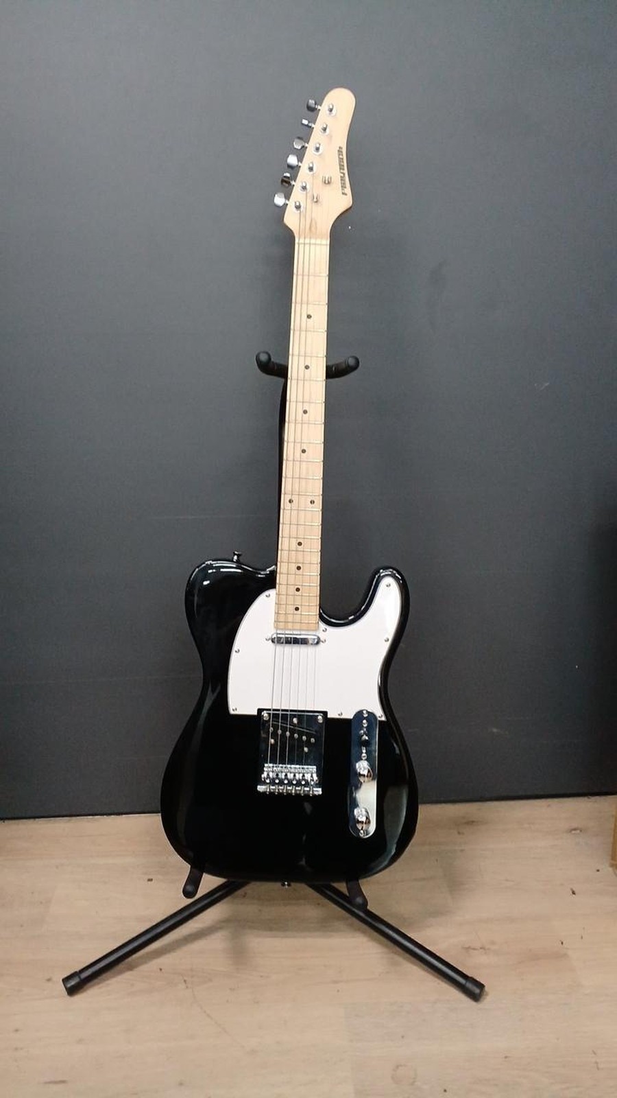 PLAYTECH TL250 Used White wood body Maple neck Maple fingerboard Black