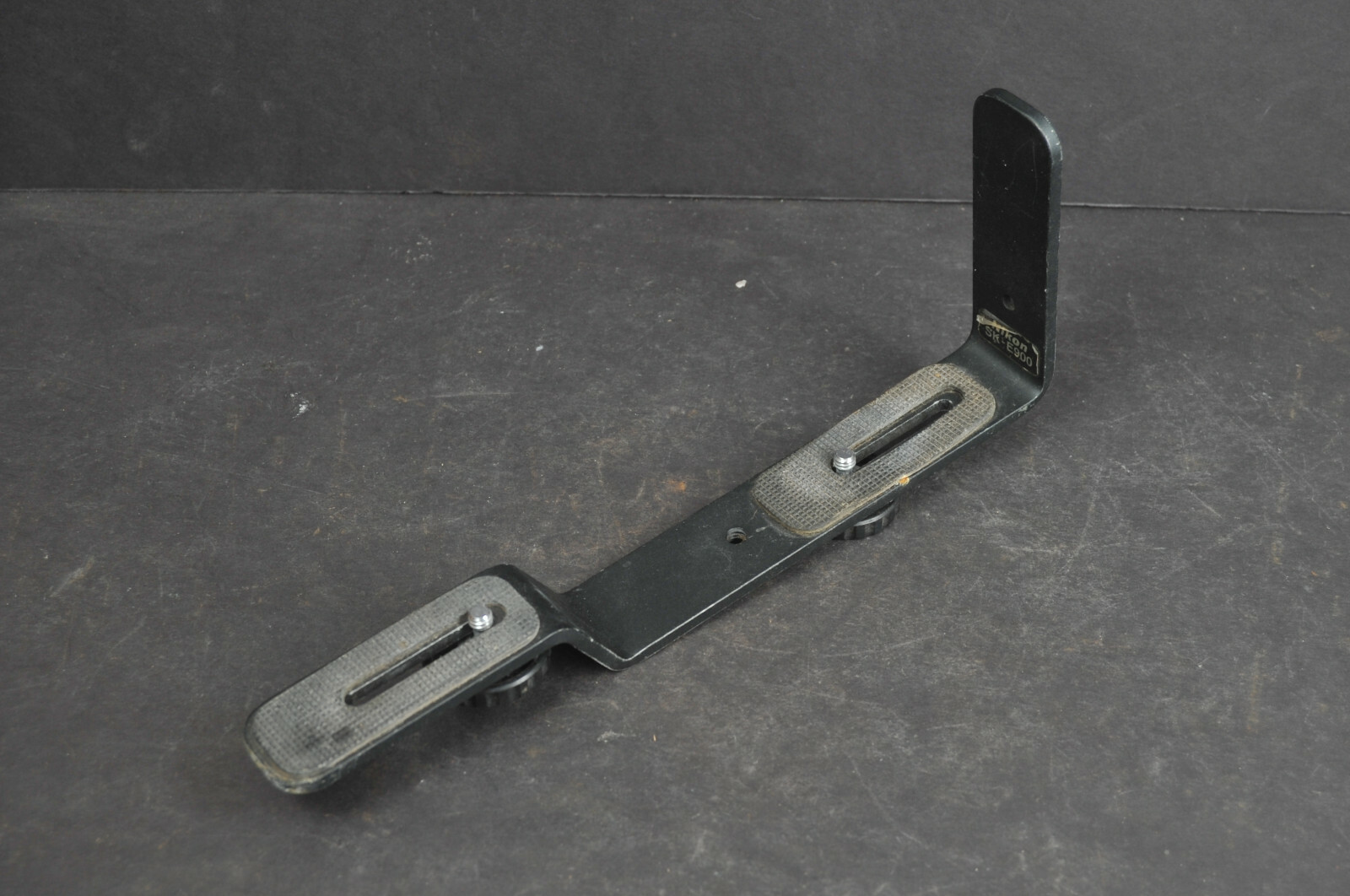 NIKON SK-E900 Flash Bracket for COOLPIX Photographers
