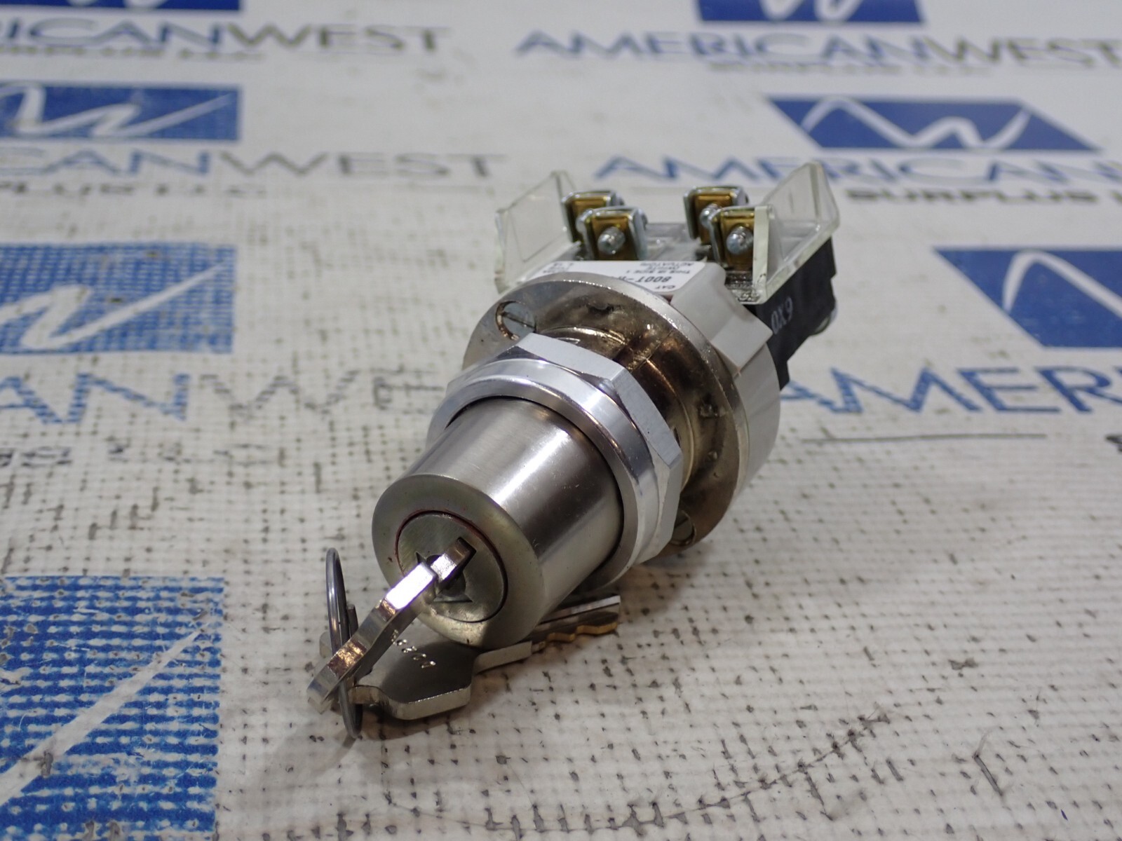 Allen Bradley 800T-H4804A 2 Postion Rt Spring Return Selector Switch