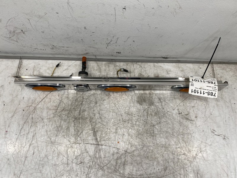 2020 Cab Exterior Trim Panel for Peterbilt 579 (785-11101)
