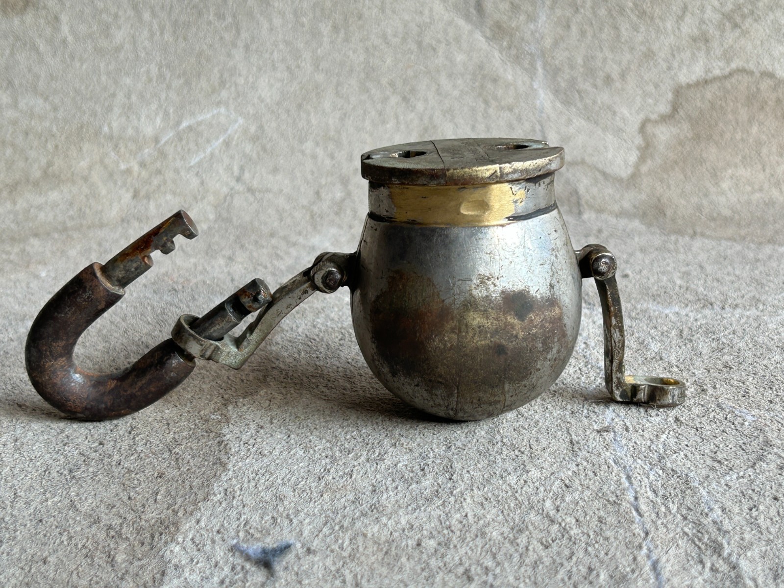 RARE OLD VINTAGE SOLID BRASS UNIQUE SHAPE PADLOCK NO HAVE KEY