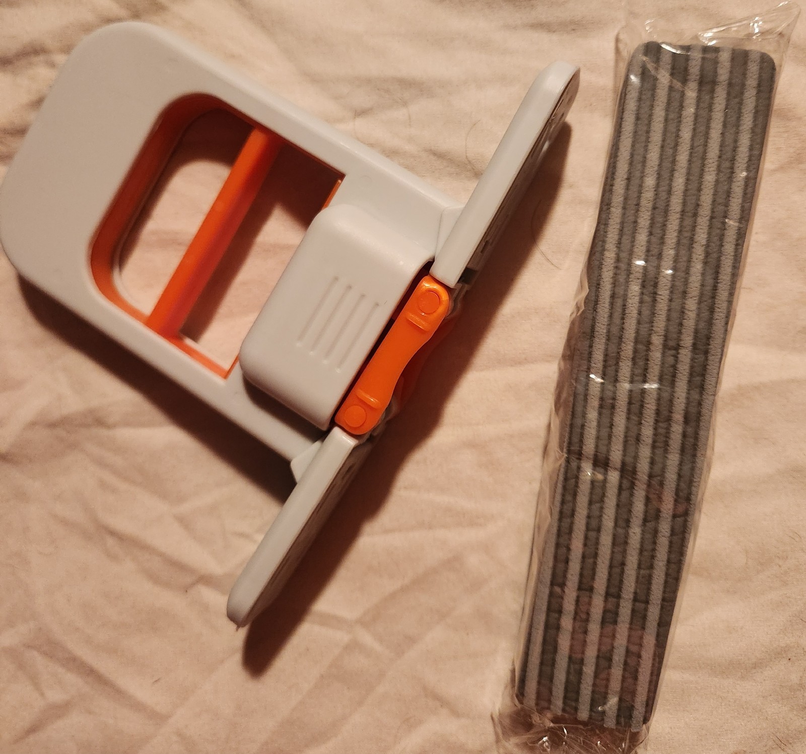 Hand-Free Mini Mop – Compact Squeeze Mop for Kitchen & Bathroom – New in Box