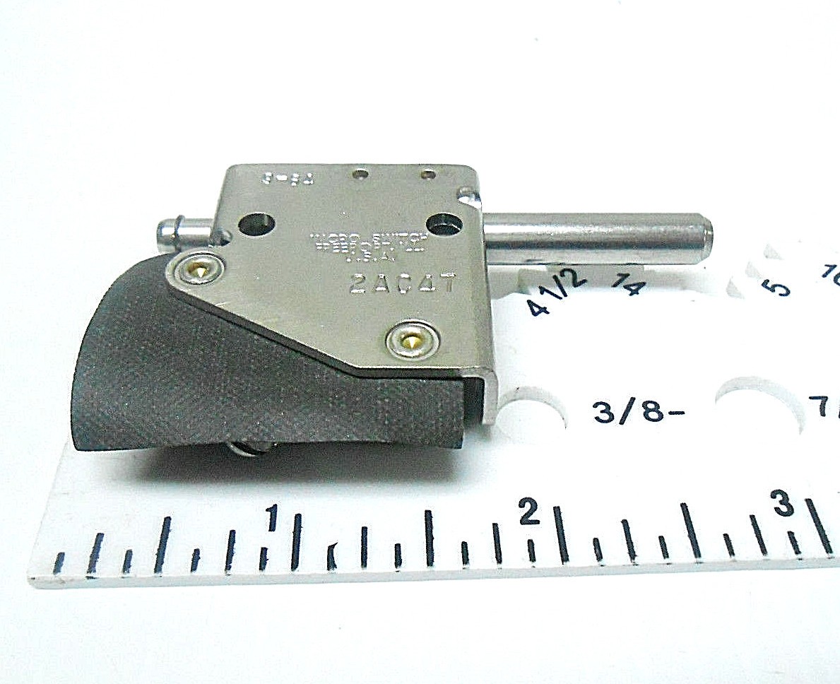 2AC47 MICROSWITCH HONEYWELL SENSITIVE SWITCH NEW OLD STOCK