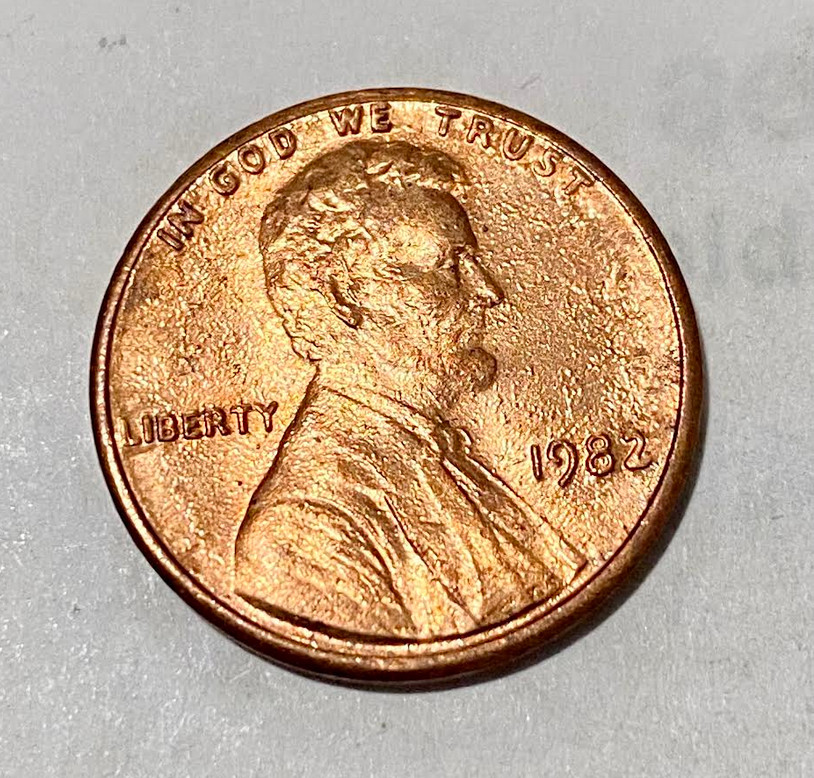 ONE CENT LINCOLN PENNY 1982 RARE ,NO MINT MARK ERROR.