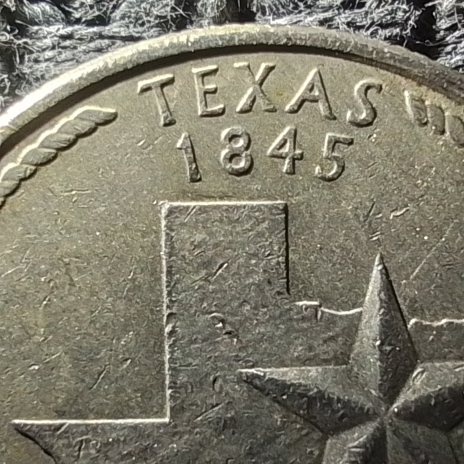 2004 US Quarter Texas P Mint Mark Grey "Dull" Toning Poorly Bonded Clad Layer