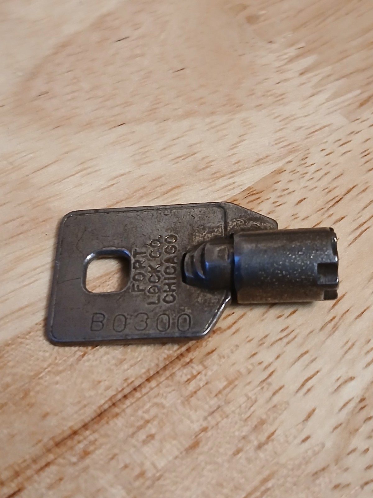 Snack soda drink vending machine key #B0300 fits barrel style locks used FORT