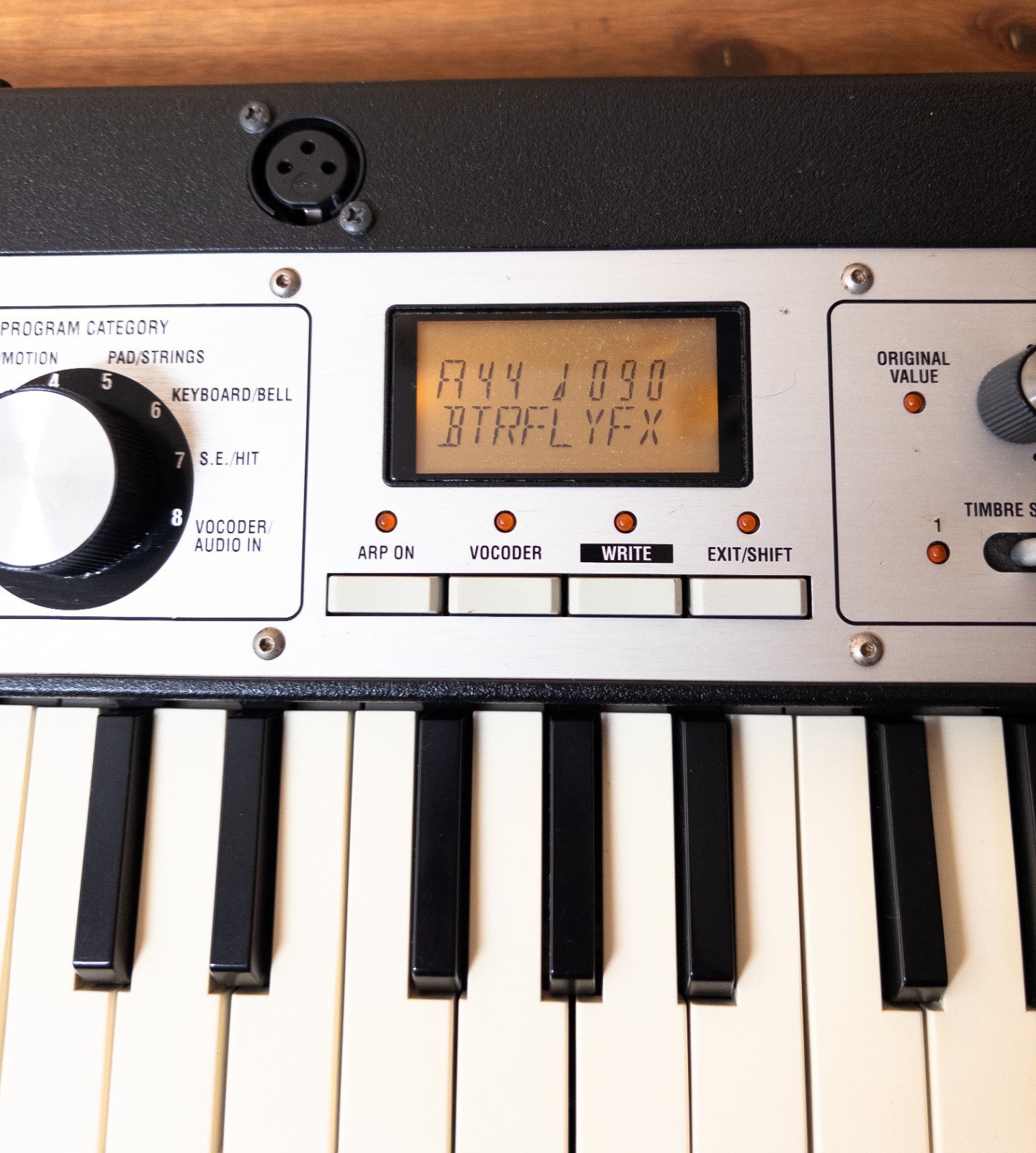 Korg microKORG XL Synthesizer w/ Adapter Tested Working Cleaned No Mic