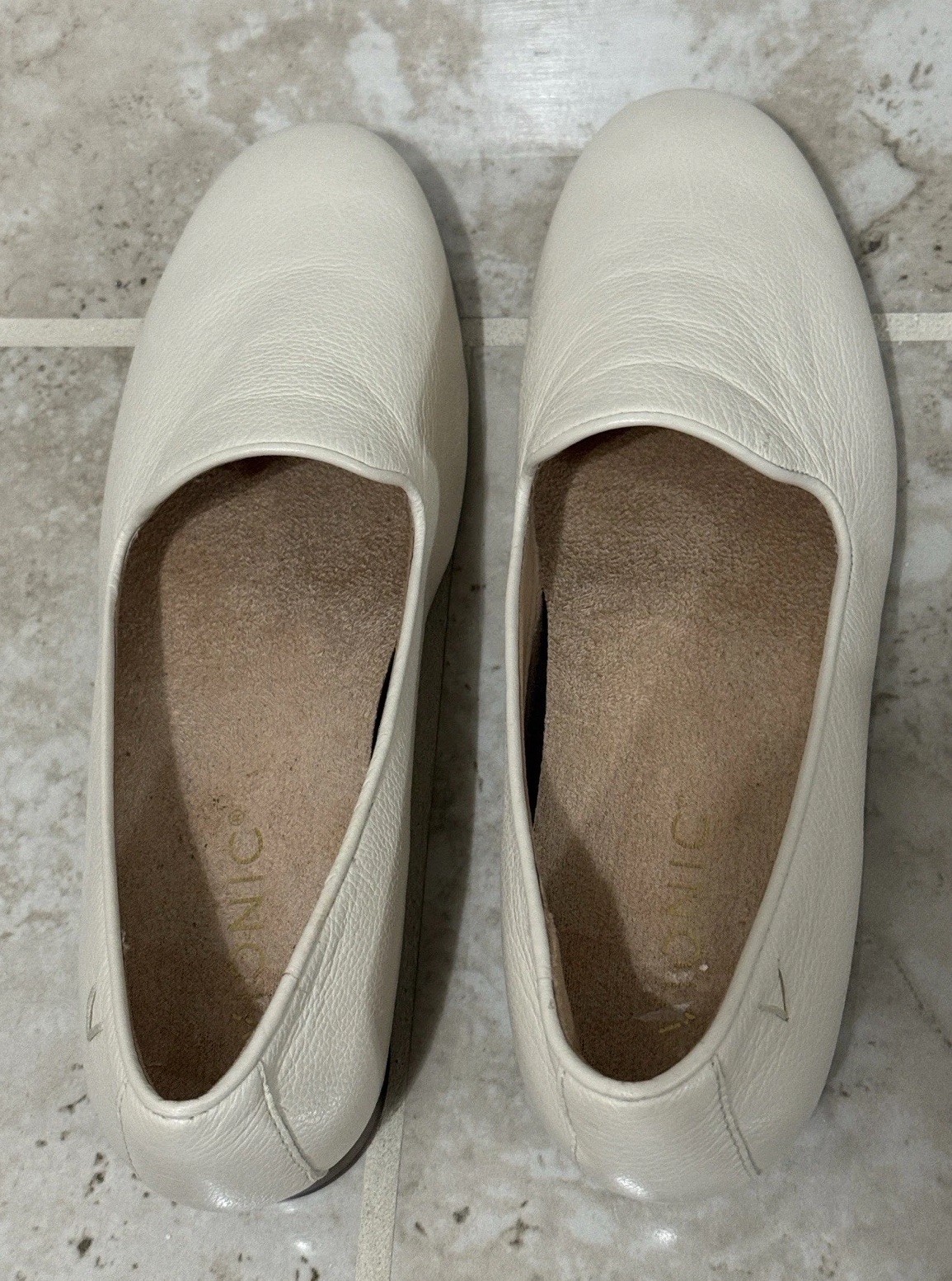 Vionic Women's Willa II Slip-On Cream Leather Flat shoes (Size 6.5)