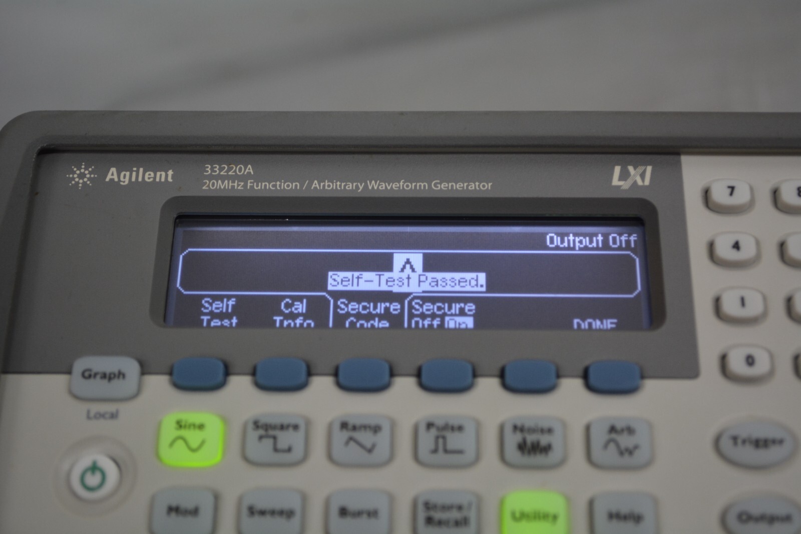 ^ Agilent 33220A 20 MHz Function Arbitrary Waveform Generator #X3431