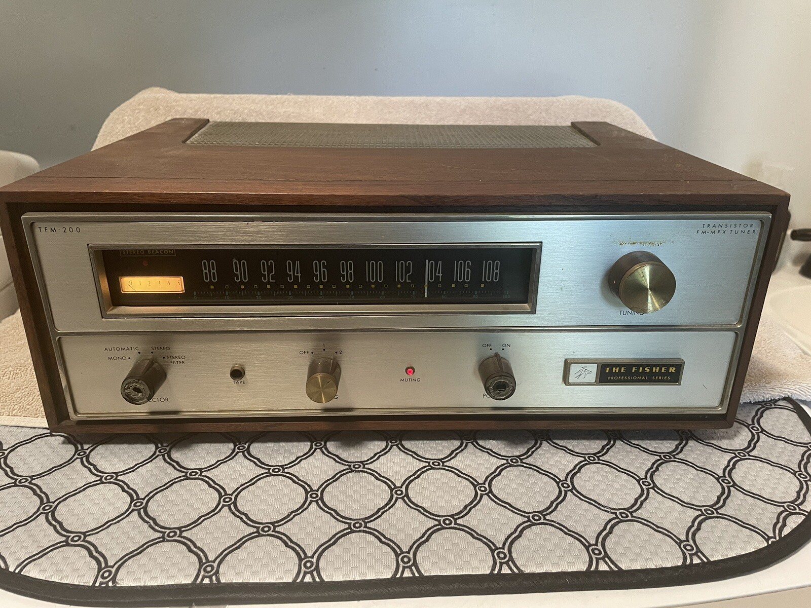 Fisher Professional Series TFM-200-Stereo FM Tube Tuner. Works
