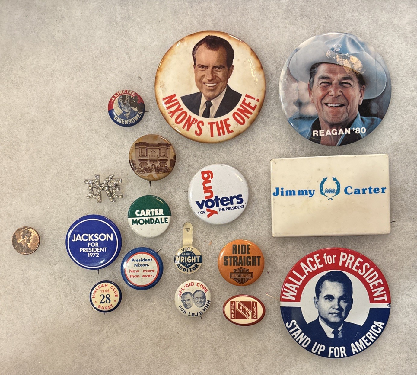 Lot Of 17 Assorted Buttons