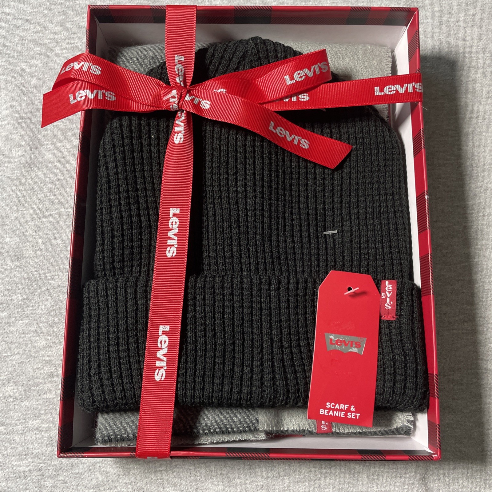 Levi's Beanie and Scarf Set Gift Box Black Knit Hat /Gray & Black Scarf NWT