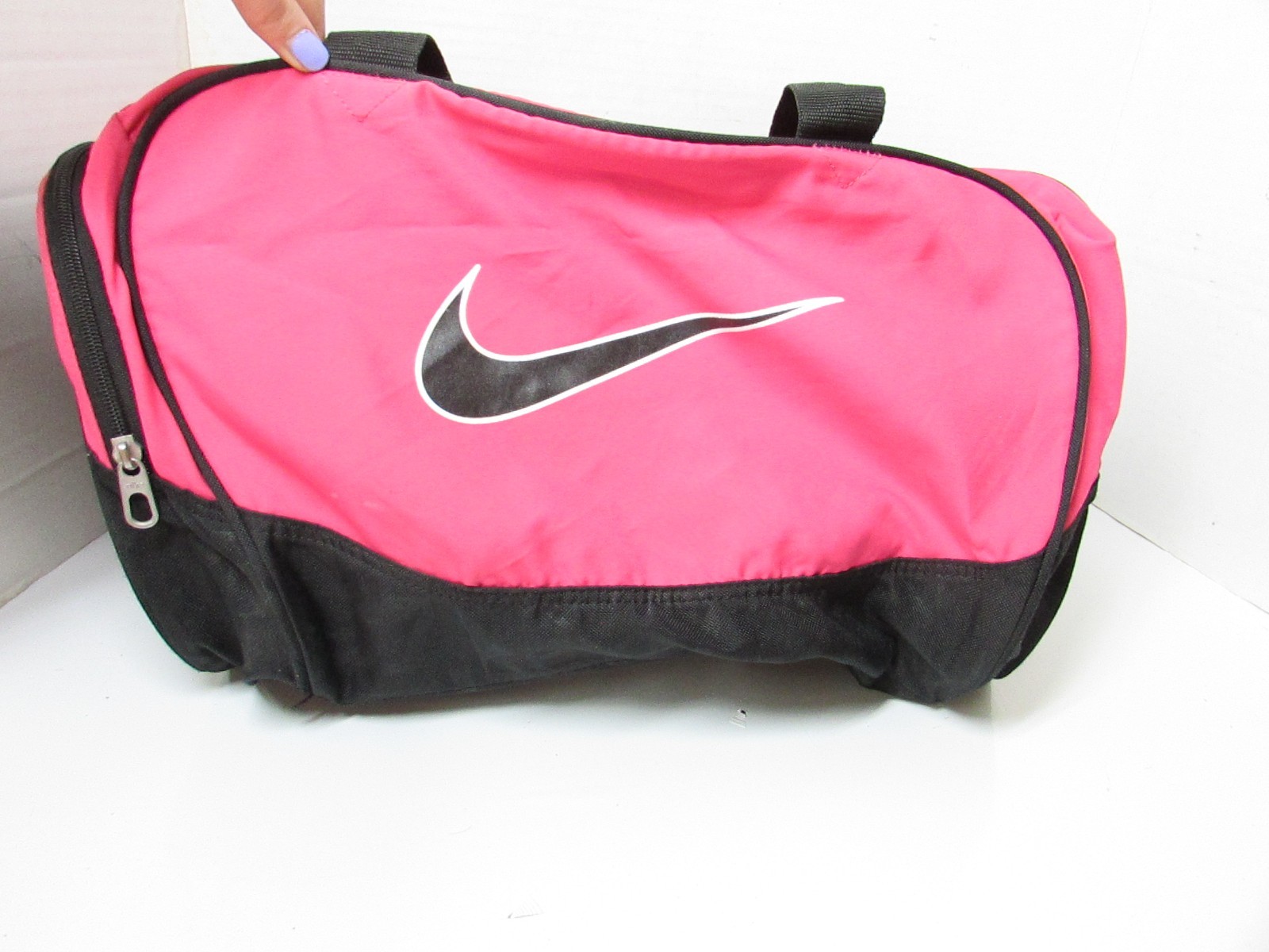 Nike Womens Hot Pink Weekender Duffle Workout Exercise Travel Gym Zipper Bag