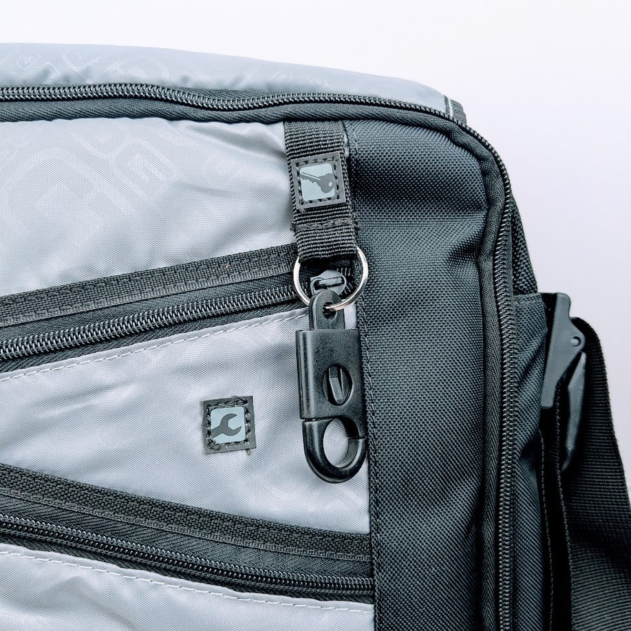 Ogio Technologio, Messenger / Laptop Bag, Two To One Shoulder Strap System, NICE