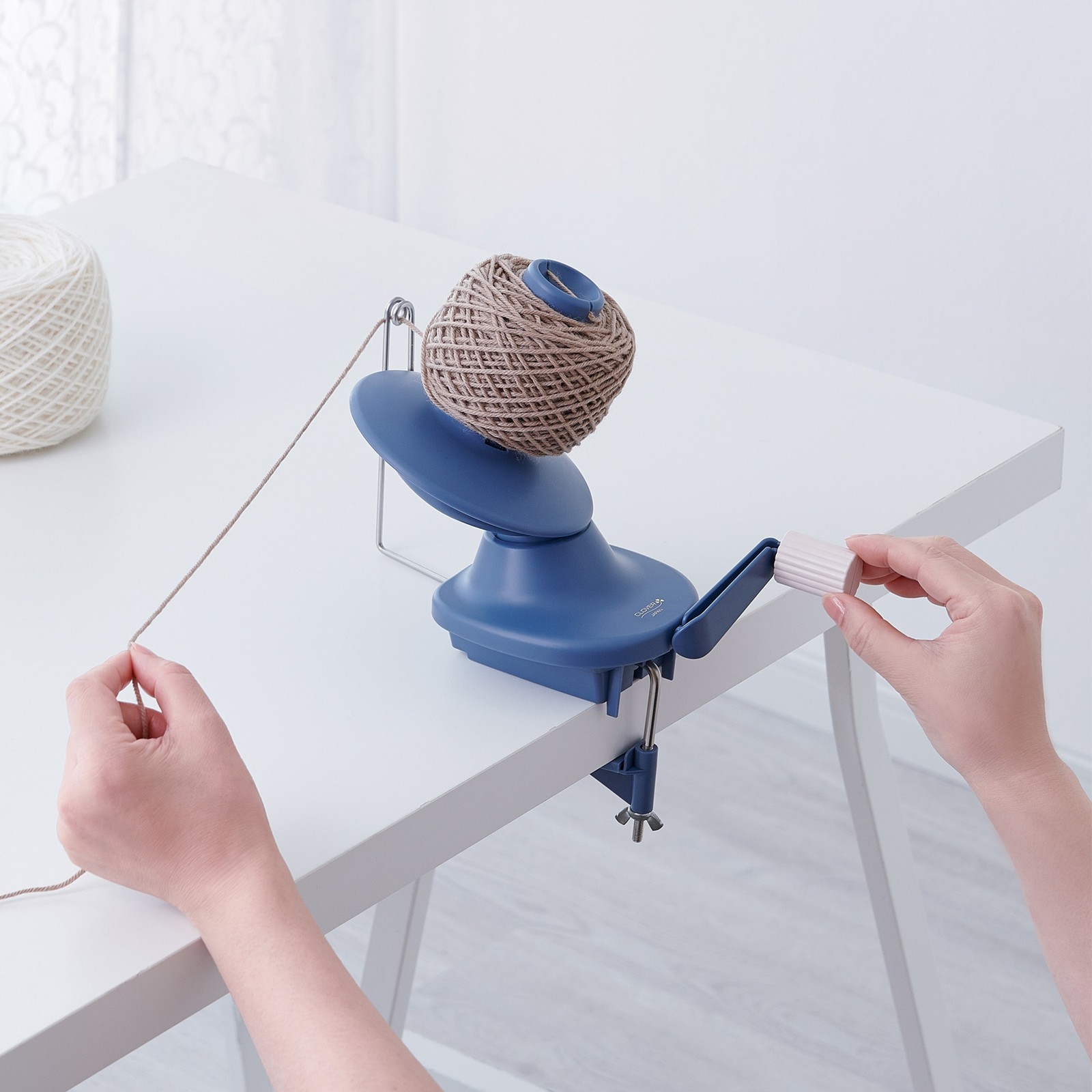Clover Yarn Ball Winder-Blue