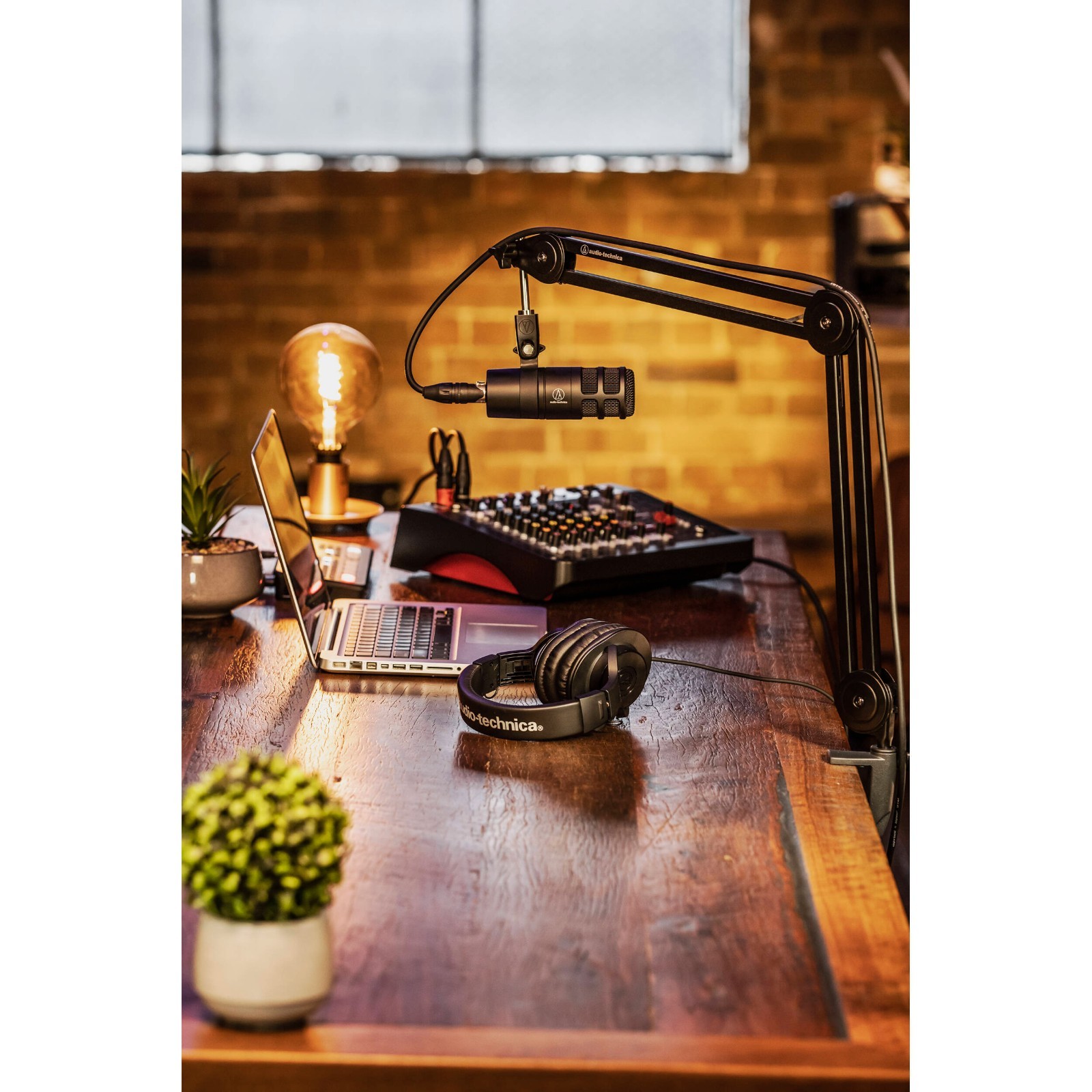Audio-Technica AT2040 Hypercardioid Dynamic Broadcast Podcast Microphone