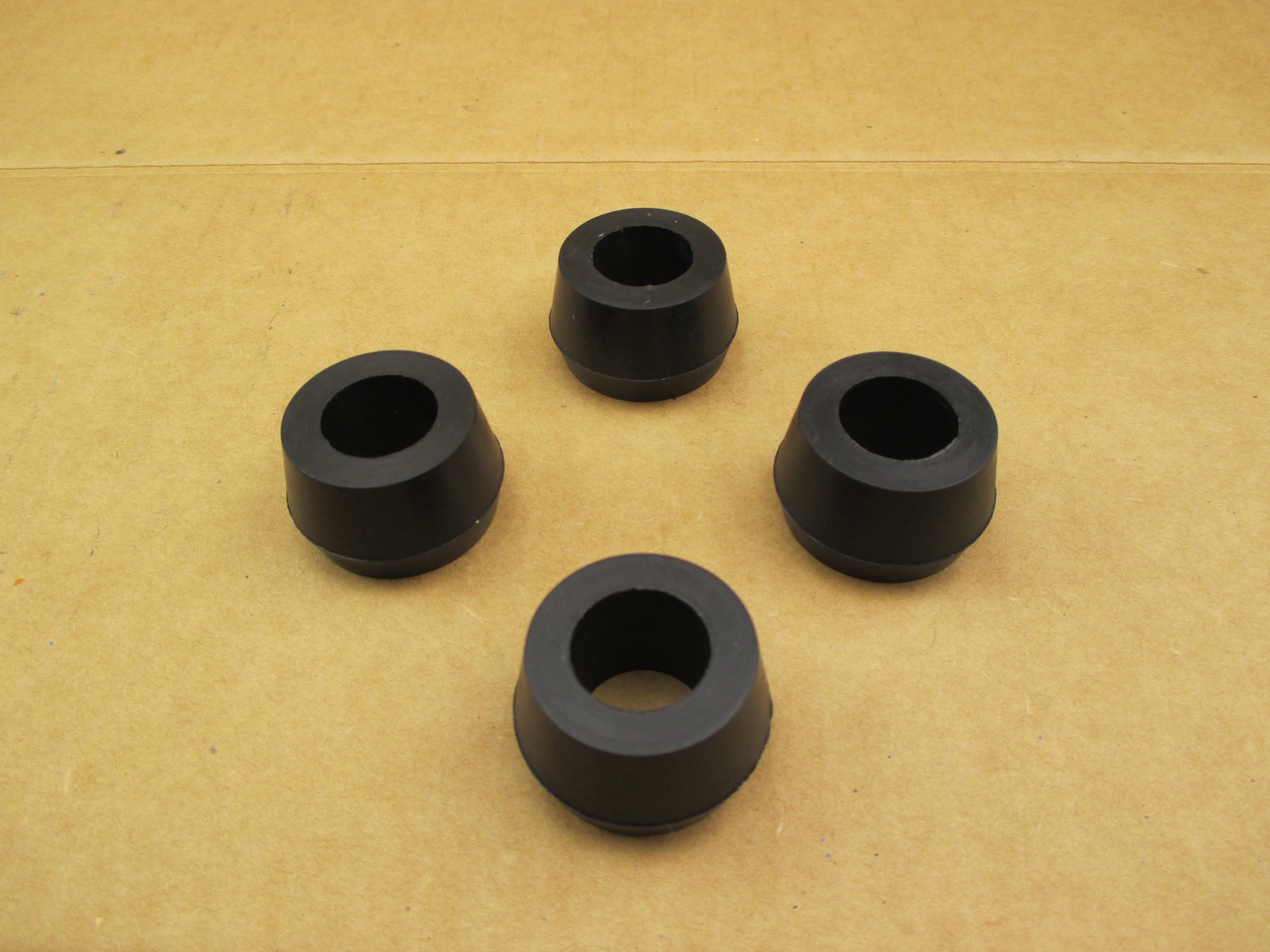4 SEAT BUSHINGS FOR IH INTERNATIONAL FARMALL SUPER C M MD MDV MV