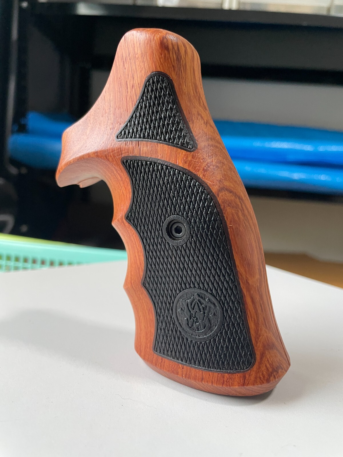 New Two Tone, Hard wood Grips Decorate for S&W N FRAME ROUND BUTT Revolver close