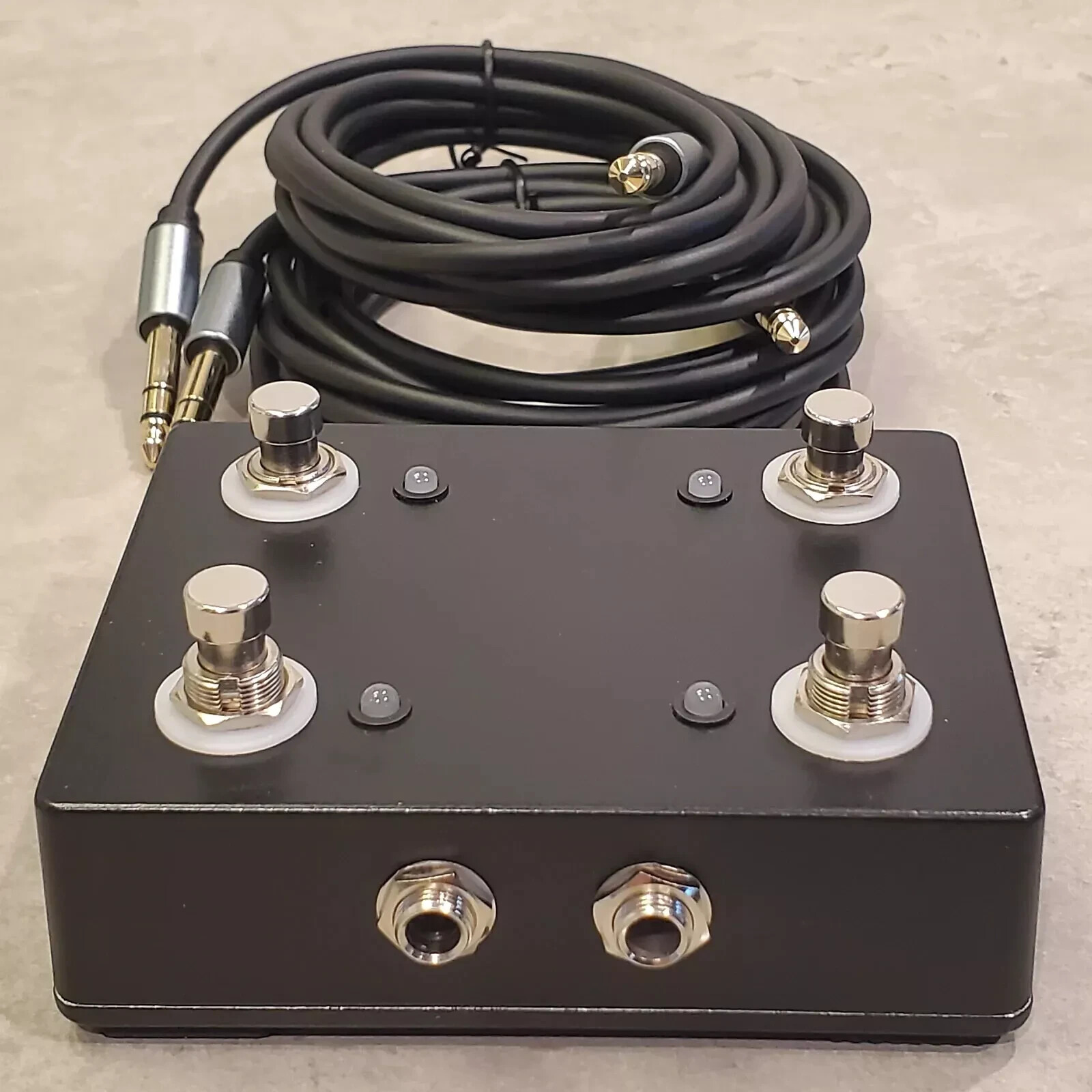 Custom 4-Button Footswitch for Madison Divinity with two 10-Foot TRS Cables