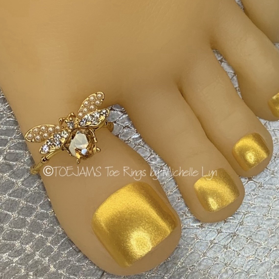 BIG TOE RING Queen Bee Stretch Elastic Handmade Crystal, Faux Pearl, Gold plated