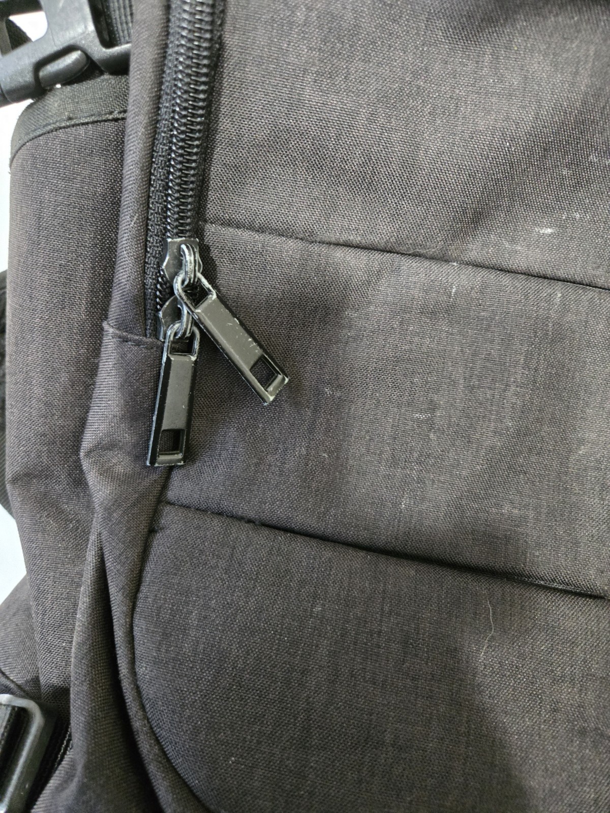 Tzowla Backpack, black Great cond.