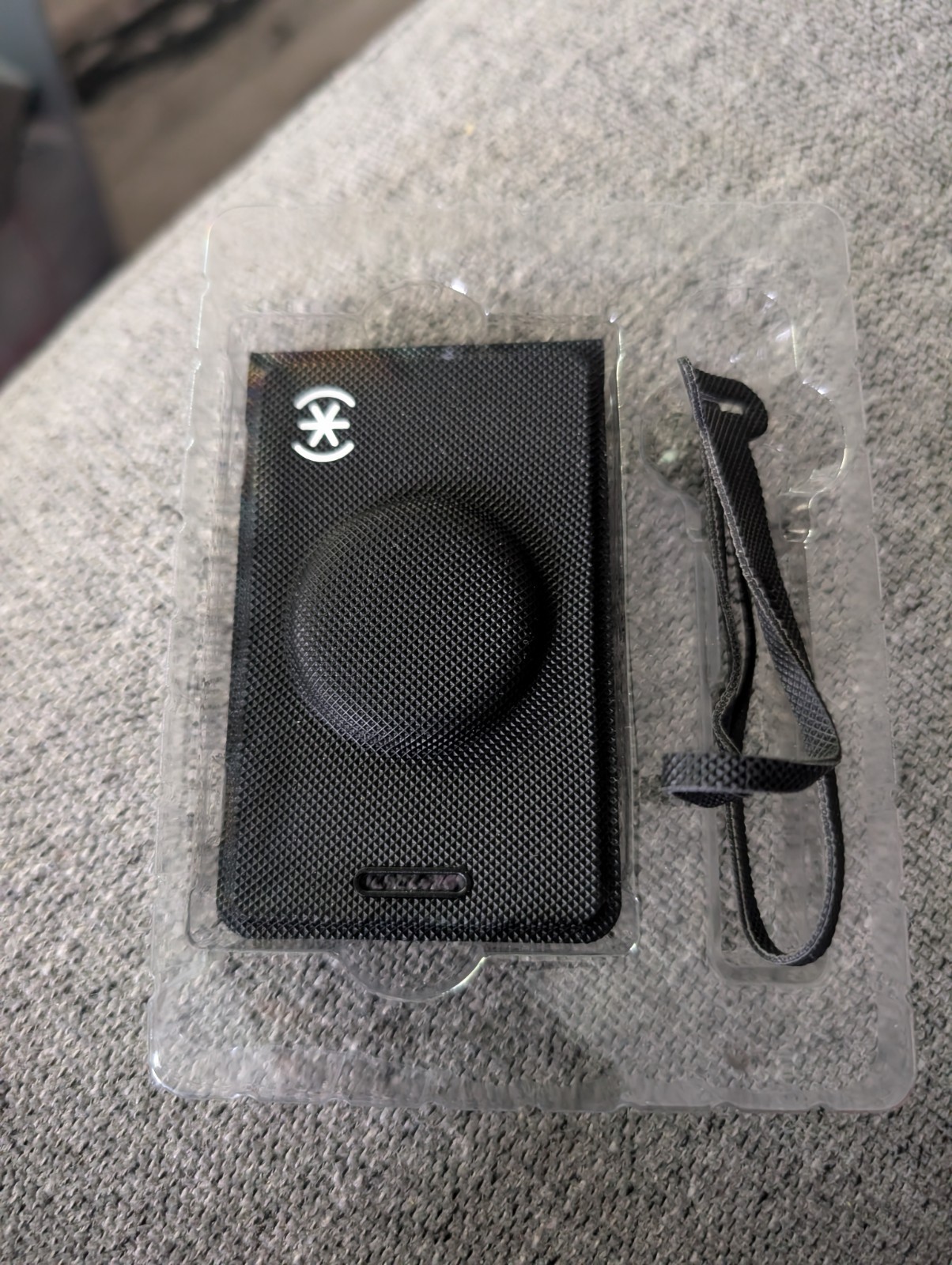 Speck Airtag Luggage Holder - Black