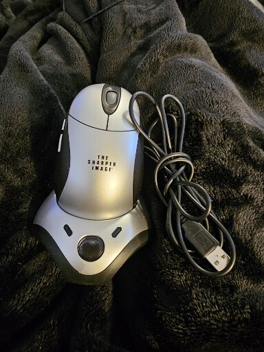 The Sharper Image Wireless Mouse & Charger SCA61 2.4 GHZ