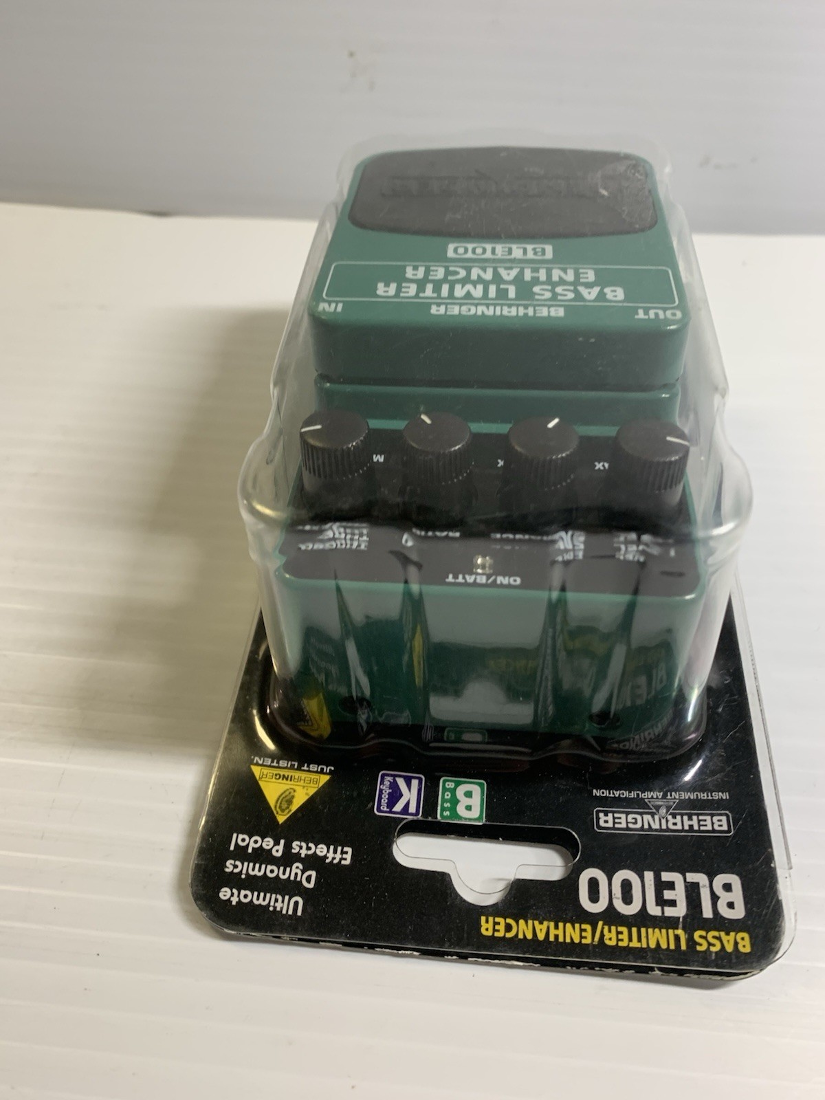 BEHRINGER BLE100 Limiter Enhancer Guitar Pedal New