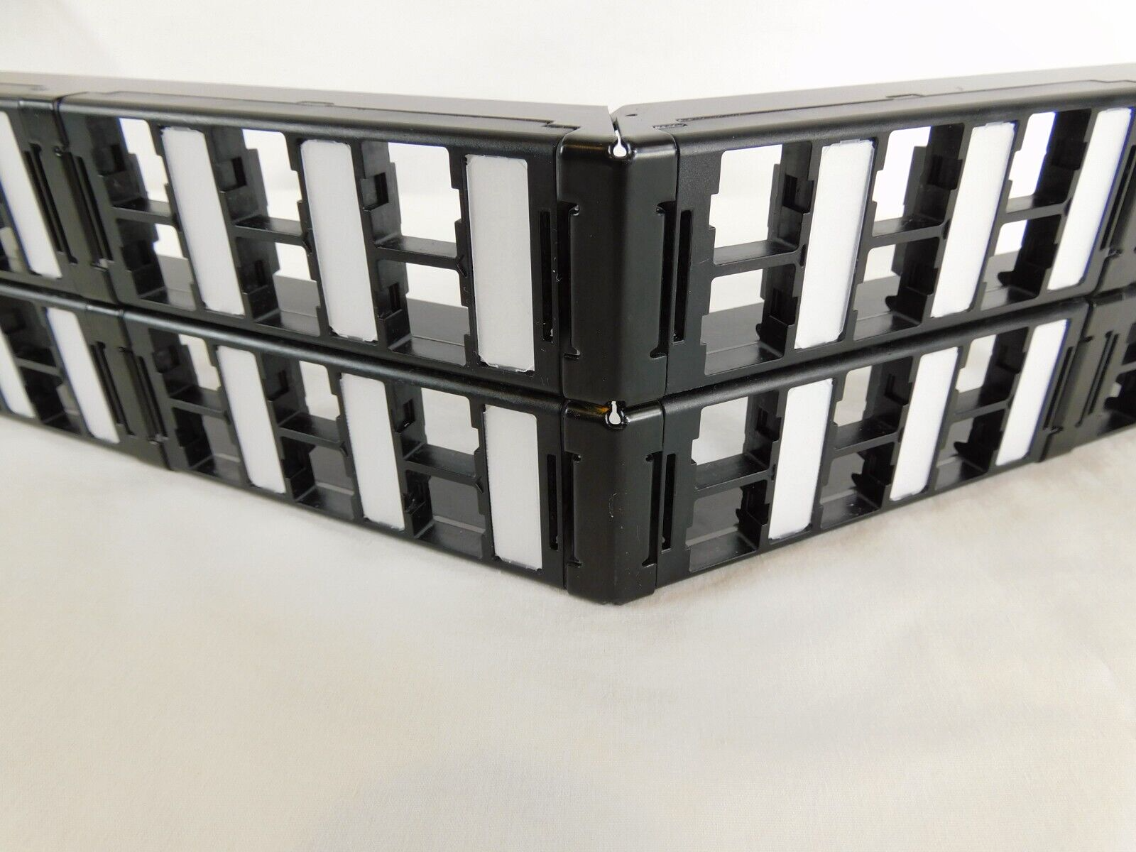 CPPA-UDDM-M-2U-48 760207308 Angled CommScope Patch Panel + Cable Management Bars