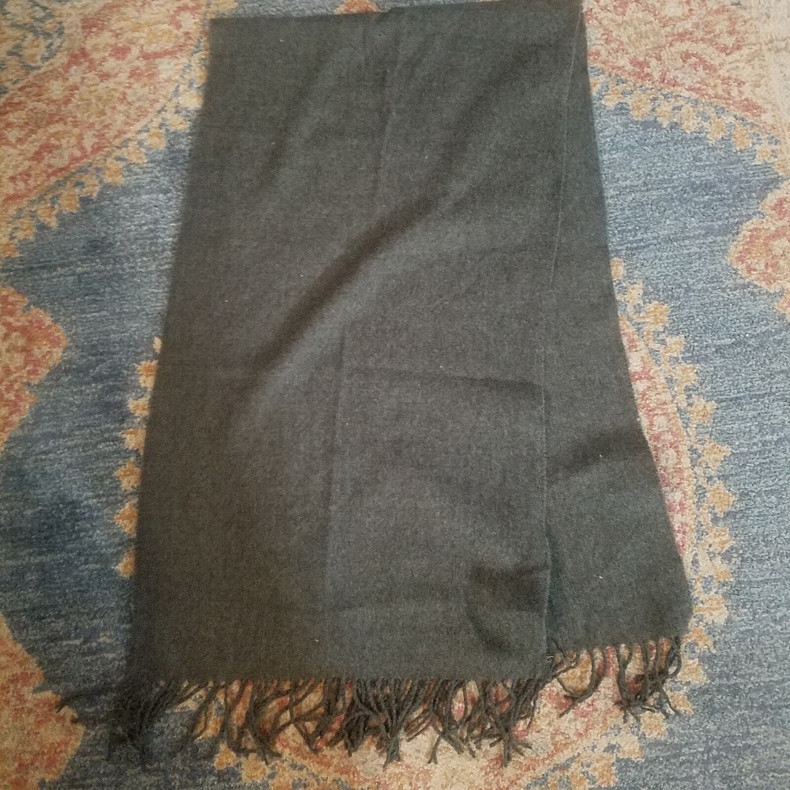 H&M gray long men's scarf size 71x20