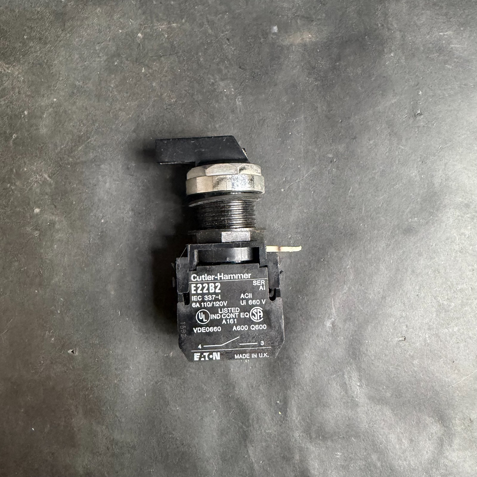 CUTLER HAMMER E22B2 SELECTOR SWITCH ($20 OBO)