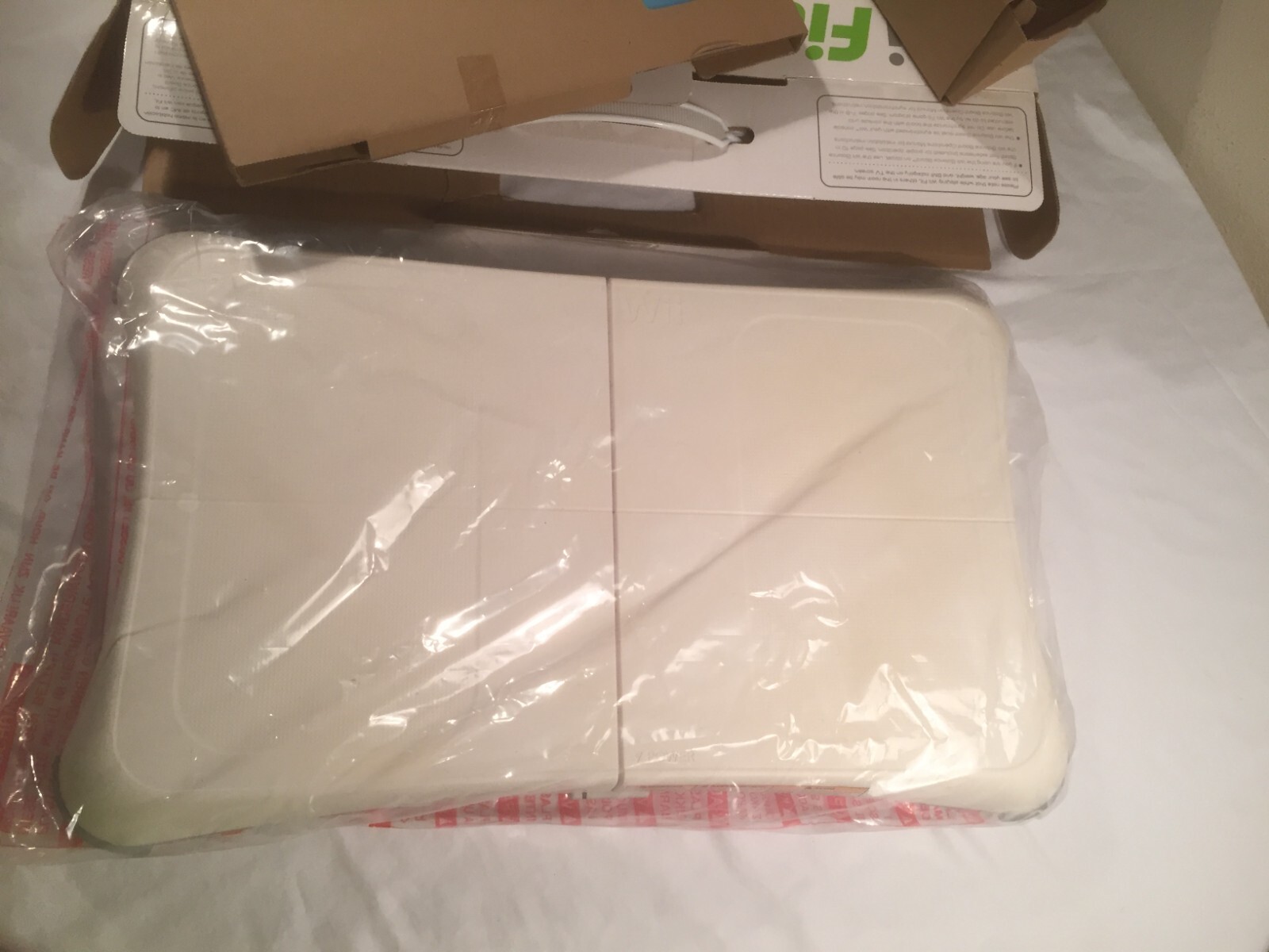 Wii FIT AND EXTRA SOFWARE - BOARD, FEET, ETC.