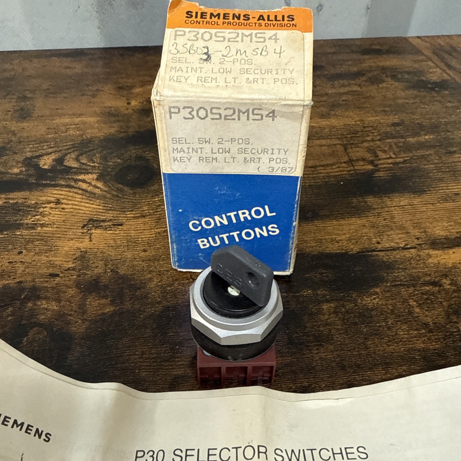 Siemens-Allis Selector Switch 2-Pos 35B03-2M5B4