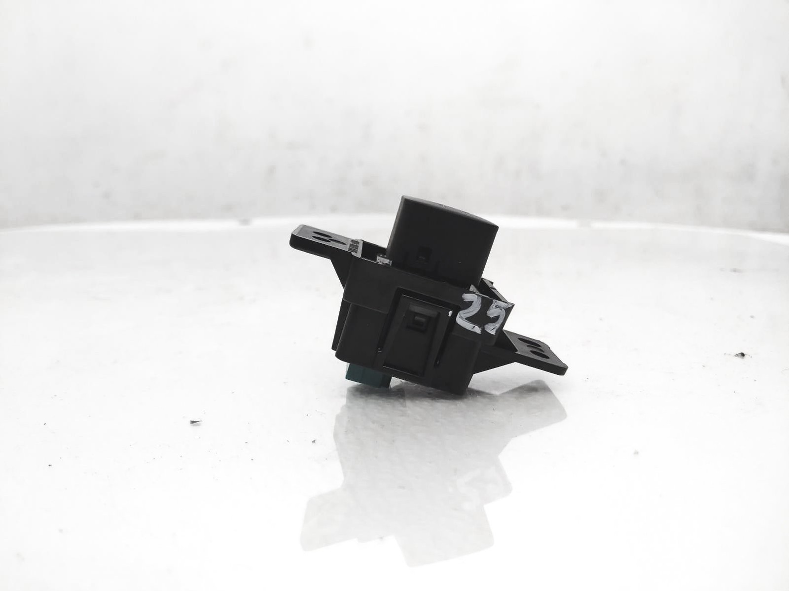 2022-2024 Nissan Pathfinder Auto Start / Stop Switch - Console Mounted