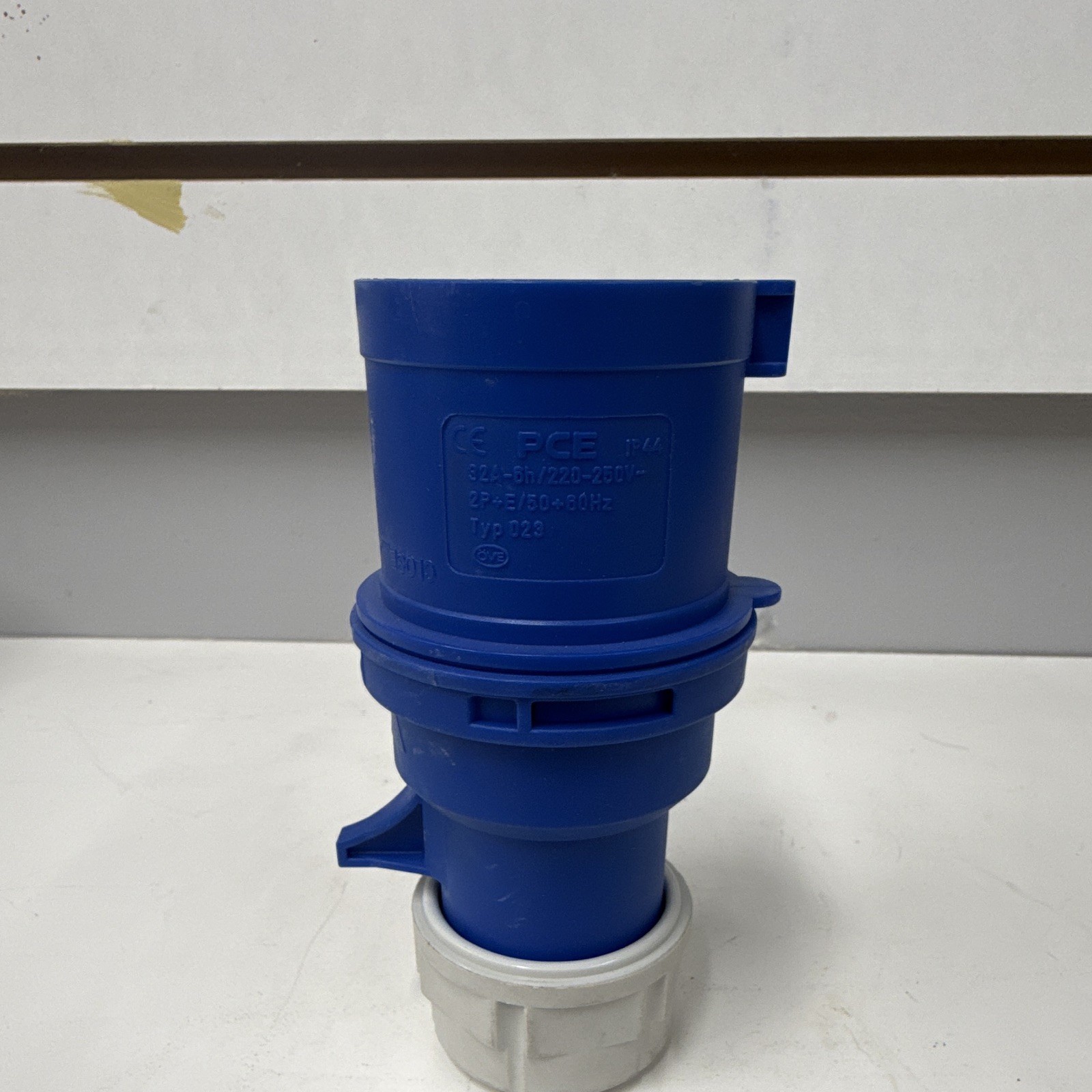 PCE Typ 023 IEC 60309 Electrical Plug 32A 220-250V IP44 1 Outlet Blue
