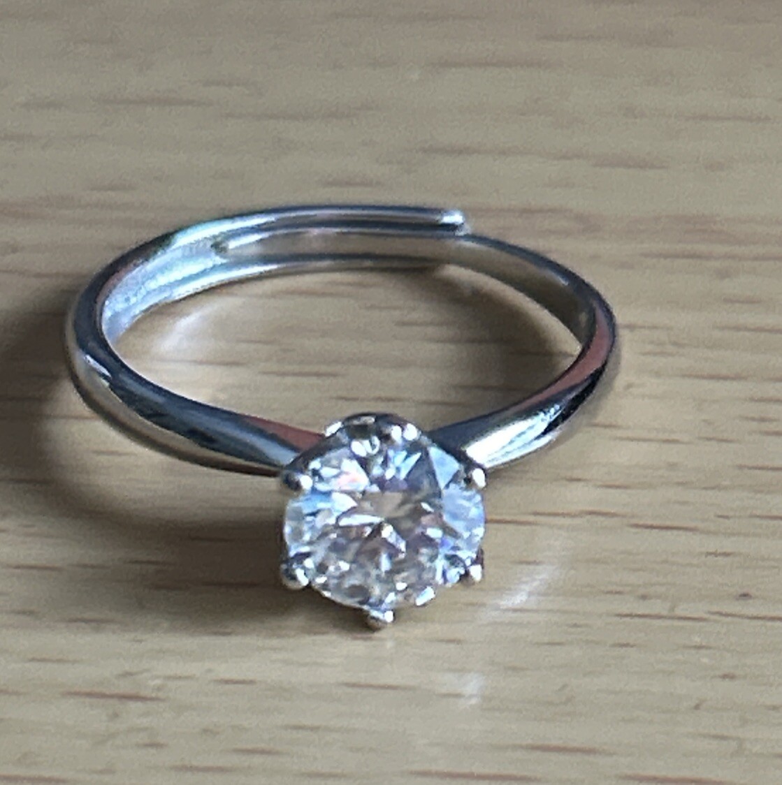 Gorgeous 925 Silver Moissanite Solitaire Ring /Size M/ N / 1ct