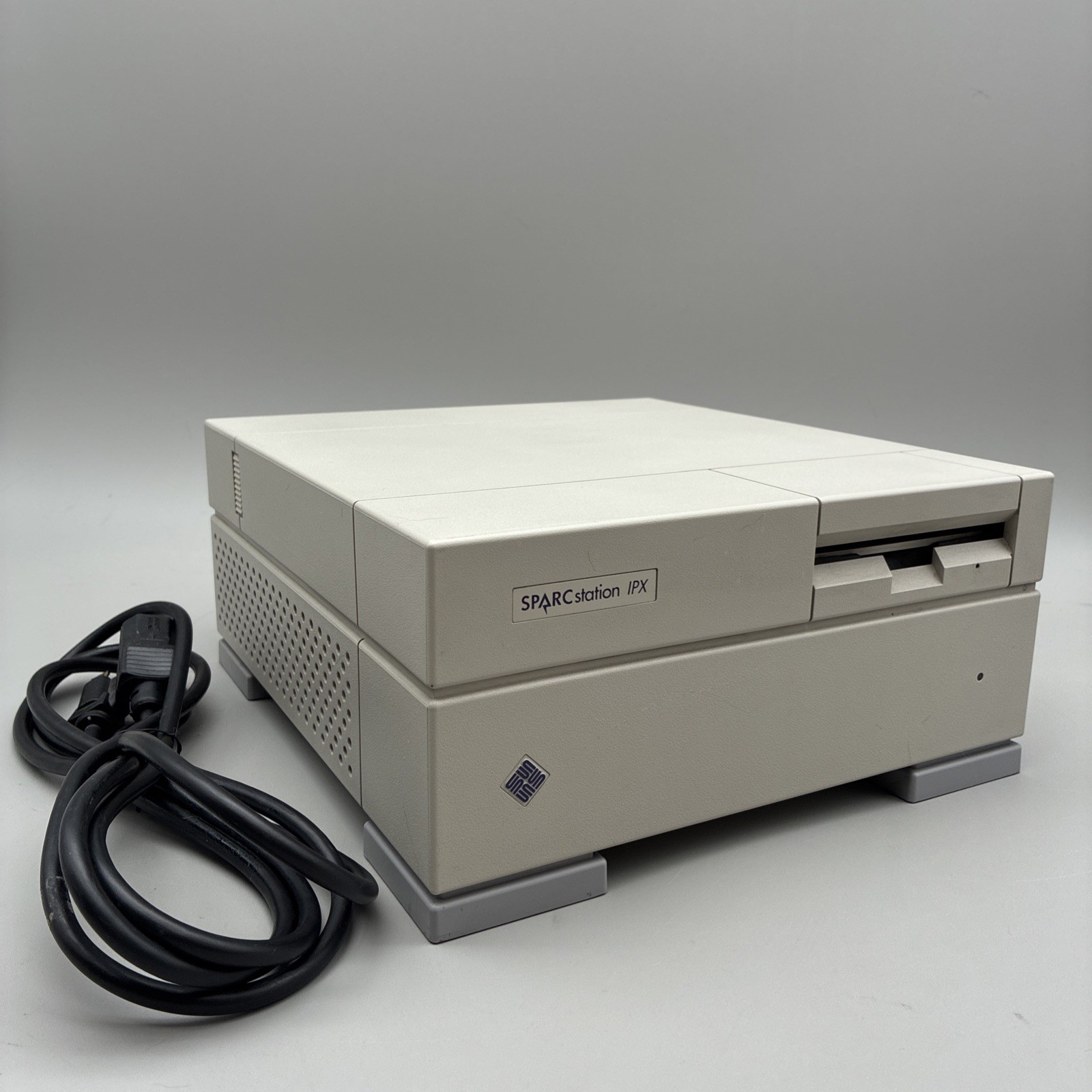 Sun Microsystems SPARCstation IPX Model 47B Vintage Workstation Powers NO HDD