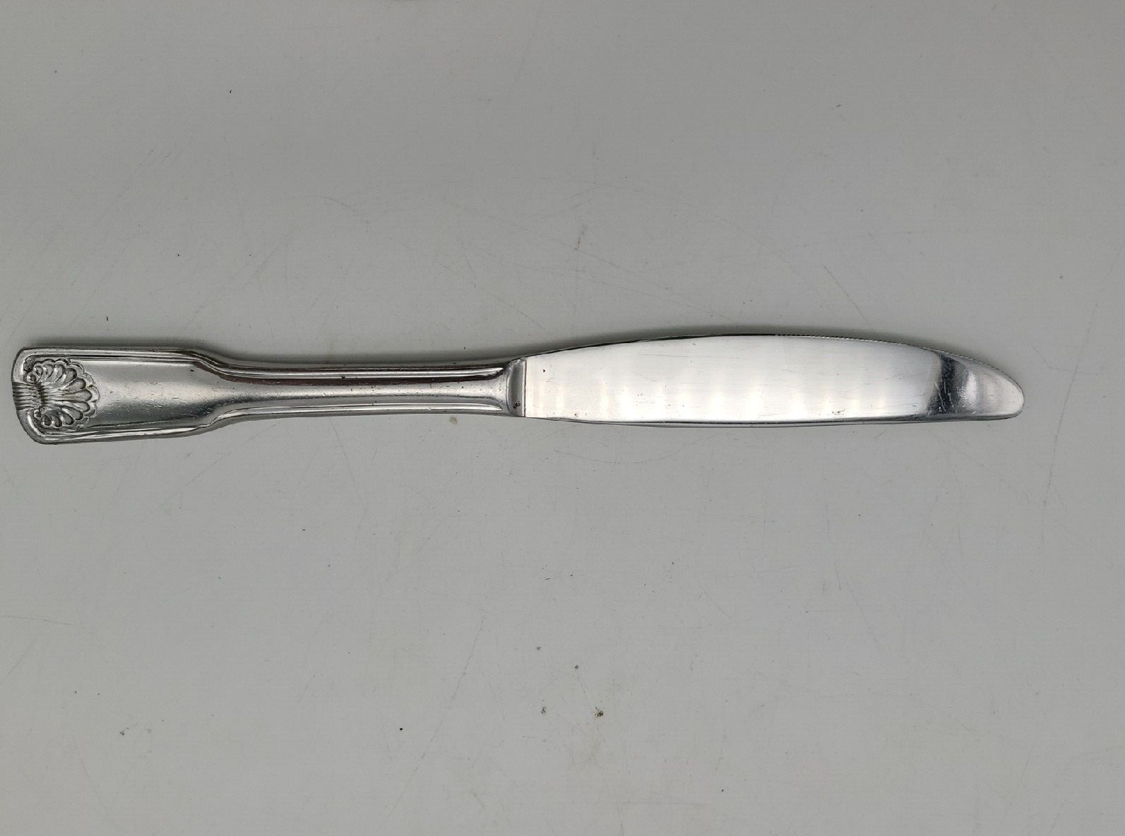 Cambridge CBSSHE Shell Pattern Stainless Steel Flatware Dinner Knife