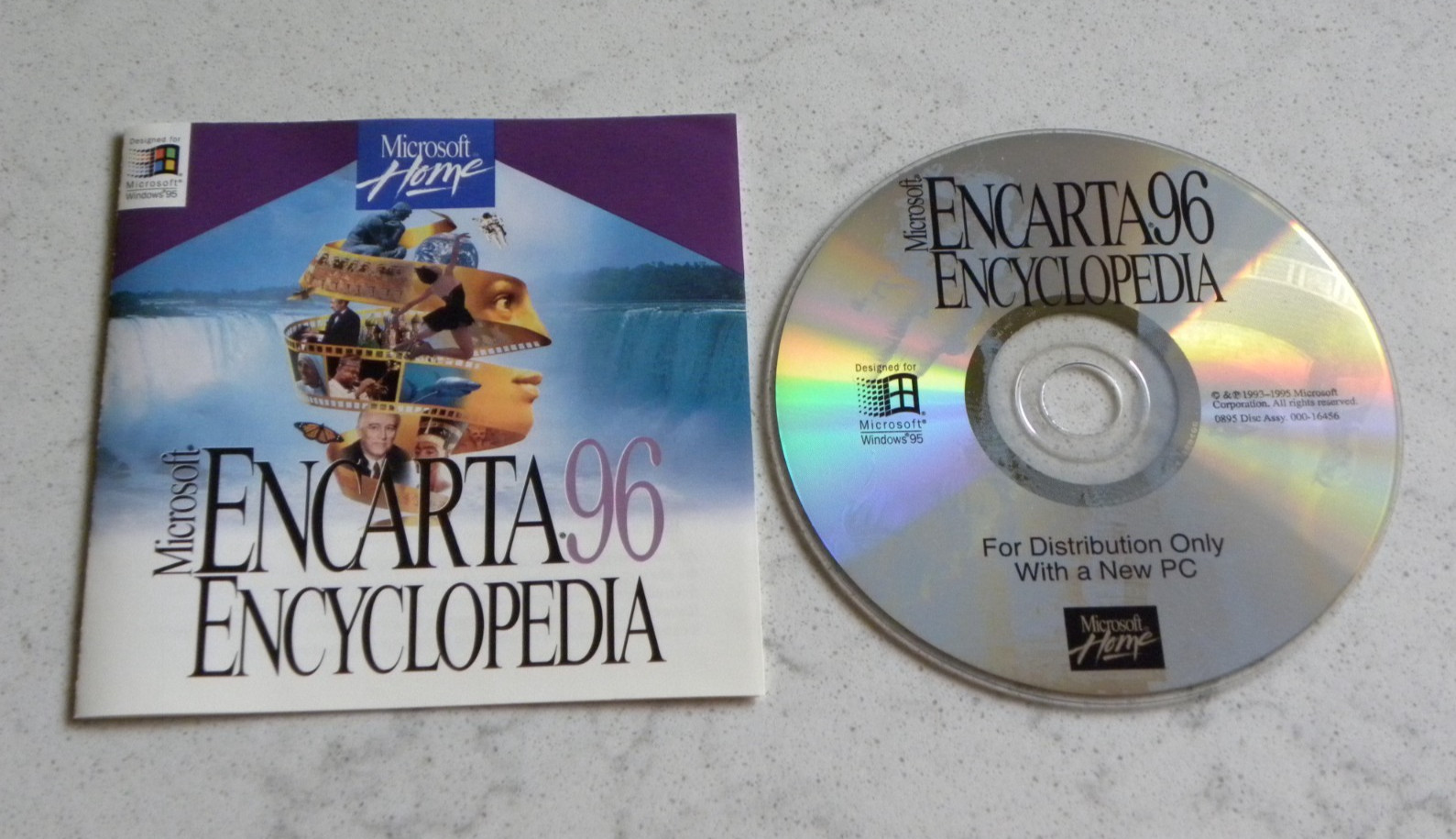 Microsoft Encarta 96 CD-ROM / PC Mac Interactive Encyclopedia 1996 Disc & Manual