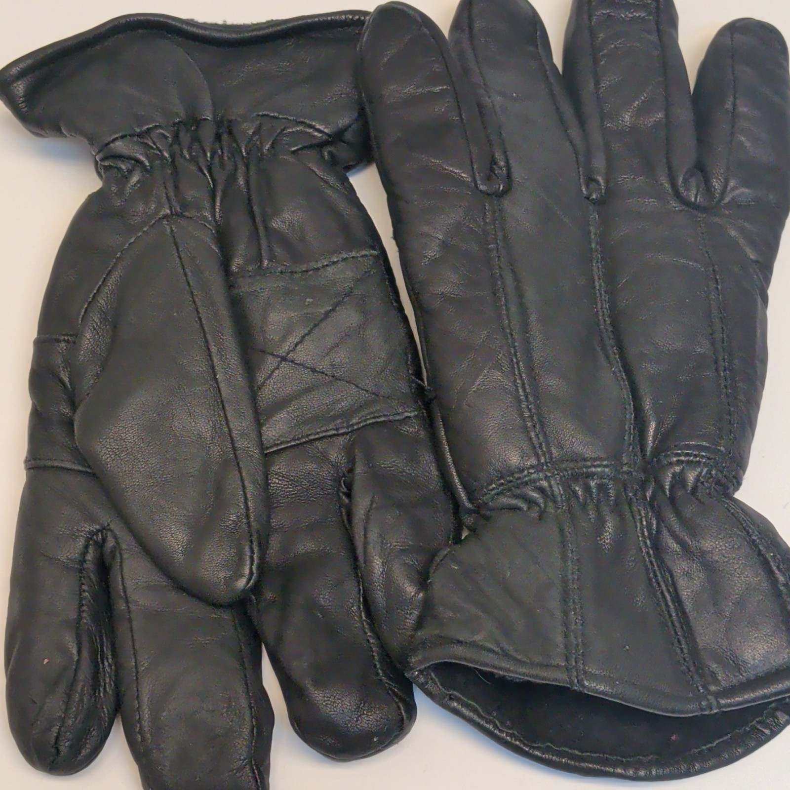 Hands On Men's Black Leather Wrist-Length Gloves Solid Pattern One Size