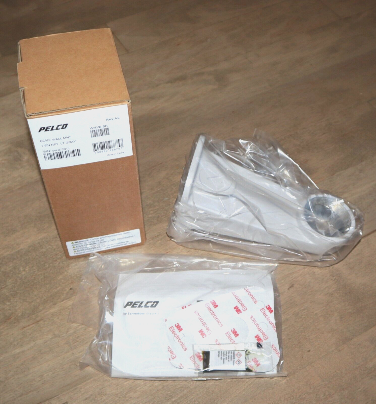 Pelco WMVE-SR | (x2) Security Camera Aluminum Wall Mount 1.5In NPT Surveillance