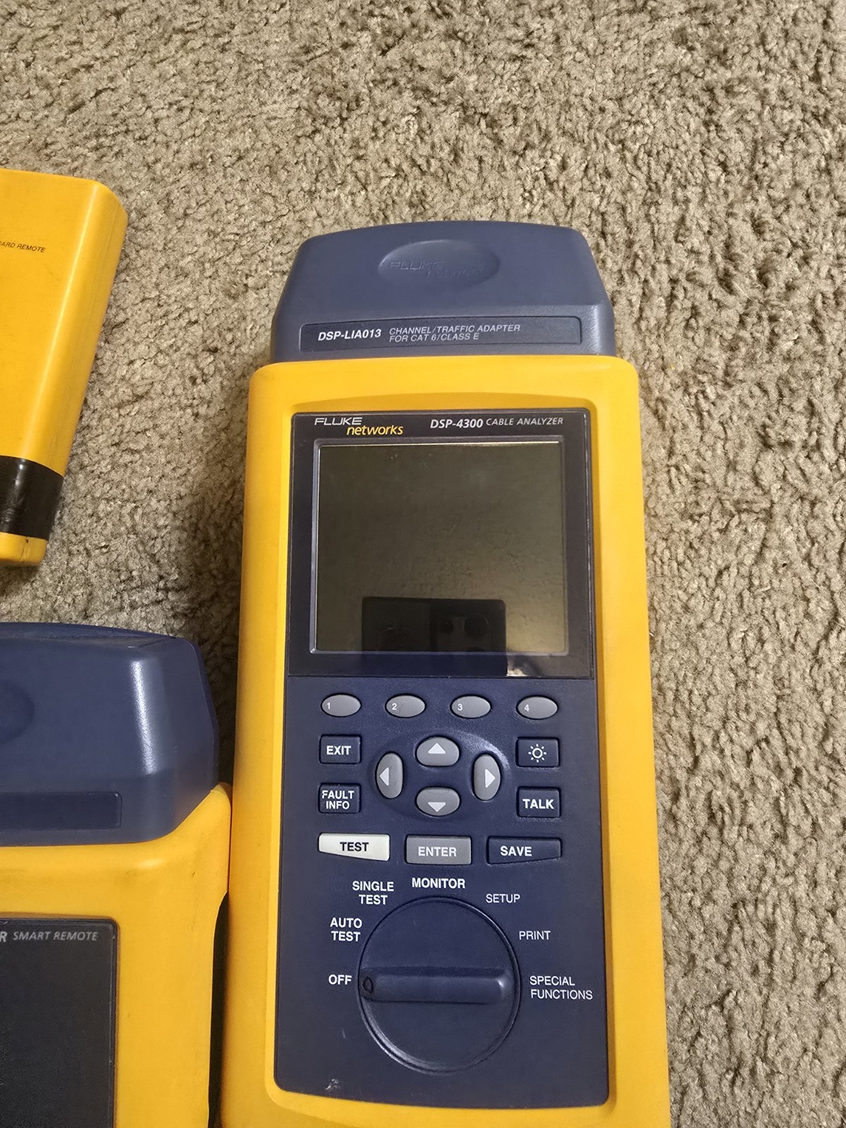 Fluke Networks DSP-4300 RJ45 Cable Analyzer w/ DSP-4300SR Smart Remote