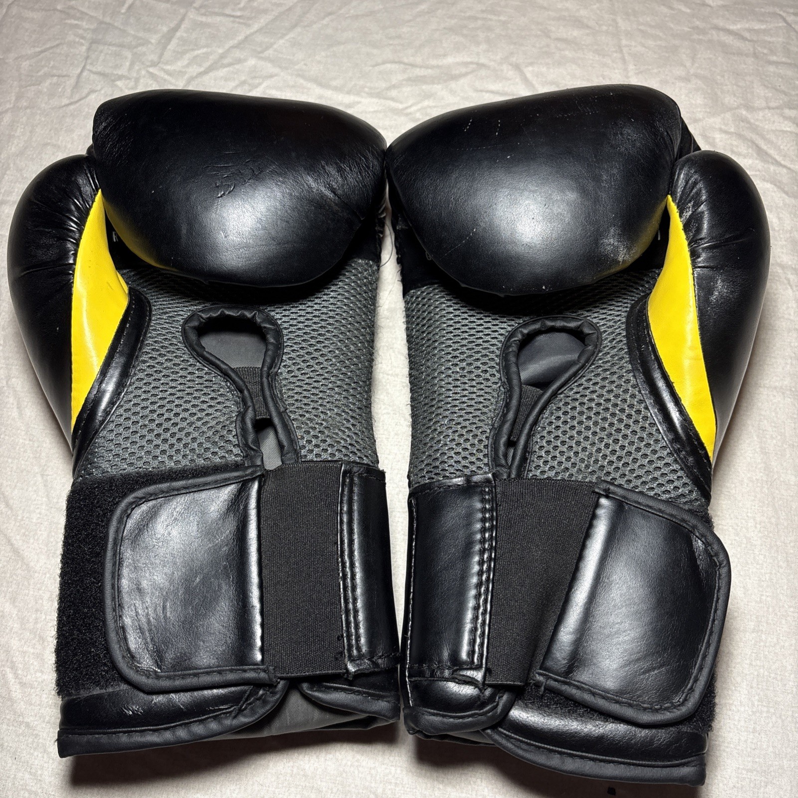 Everlast Elite Pro Style Training Gloves Black Evershield 12 oz Used