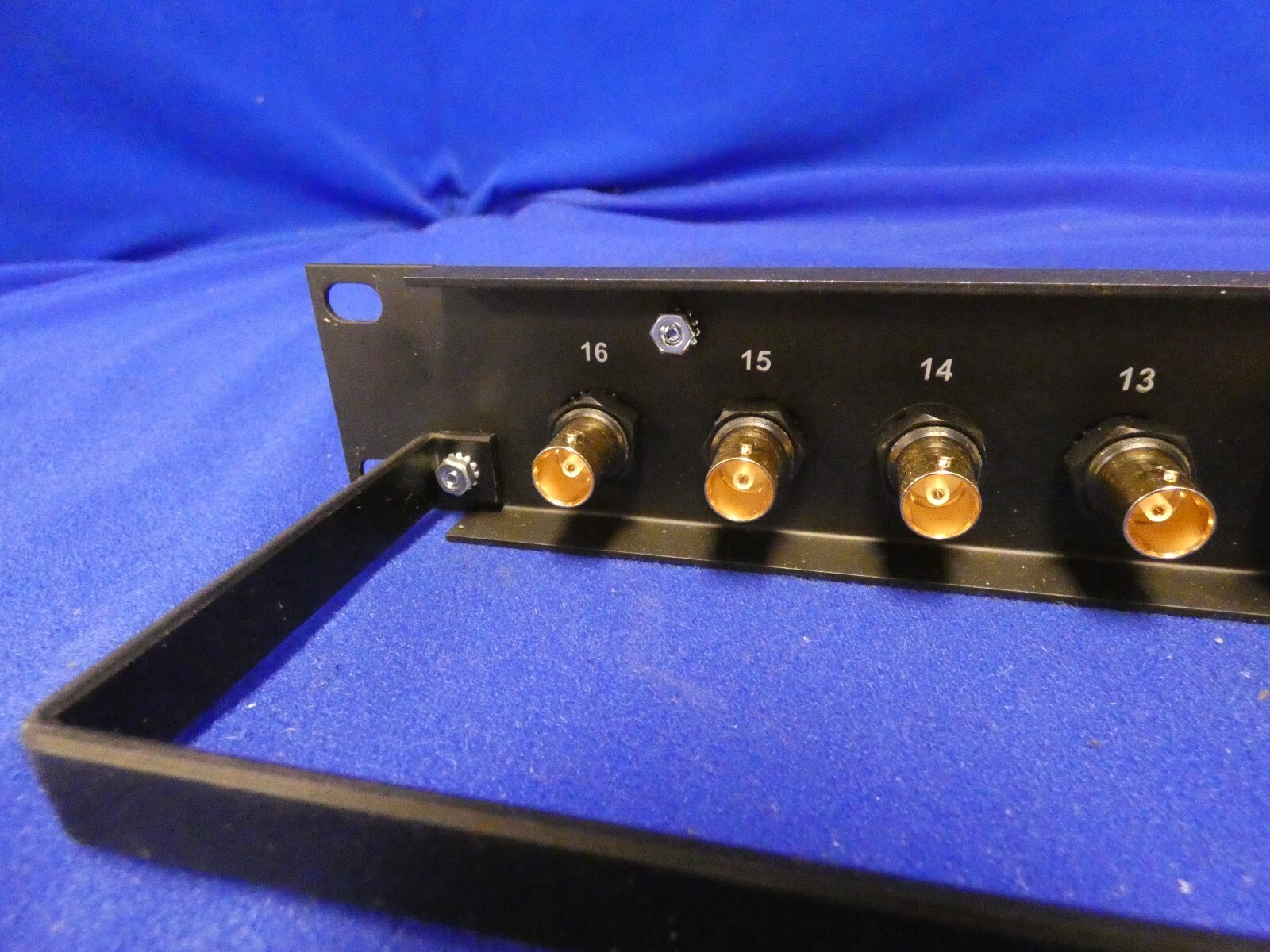 Bittree 12G+ BNC Coaxial Bulkhead Patch Panel (16 connectors)