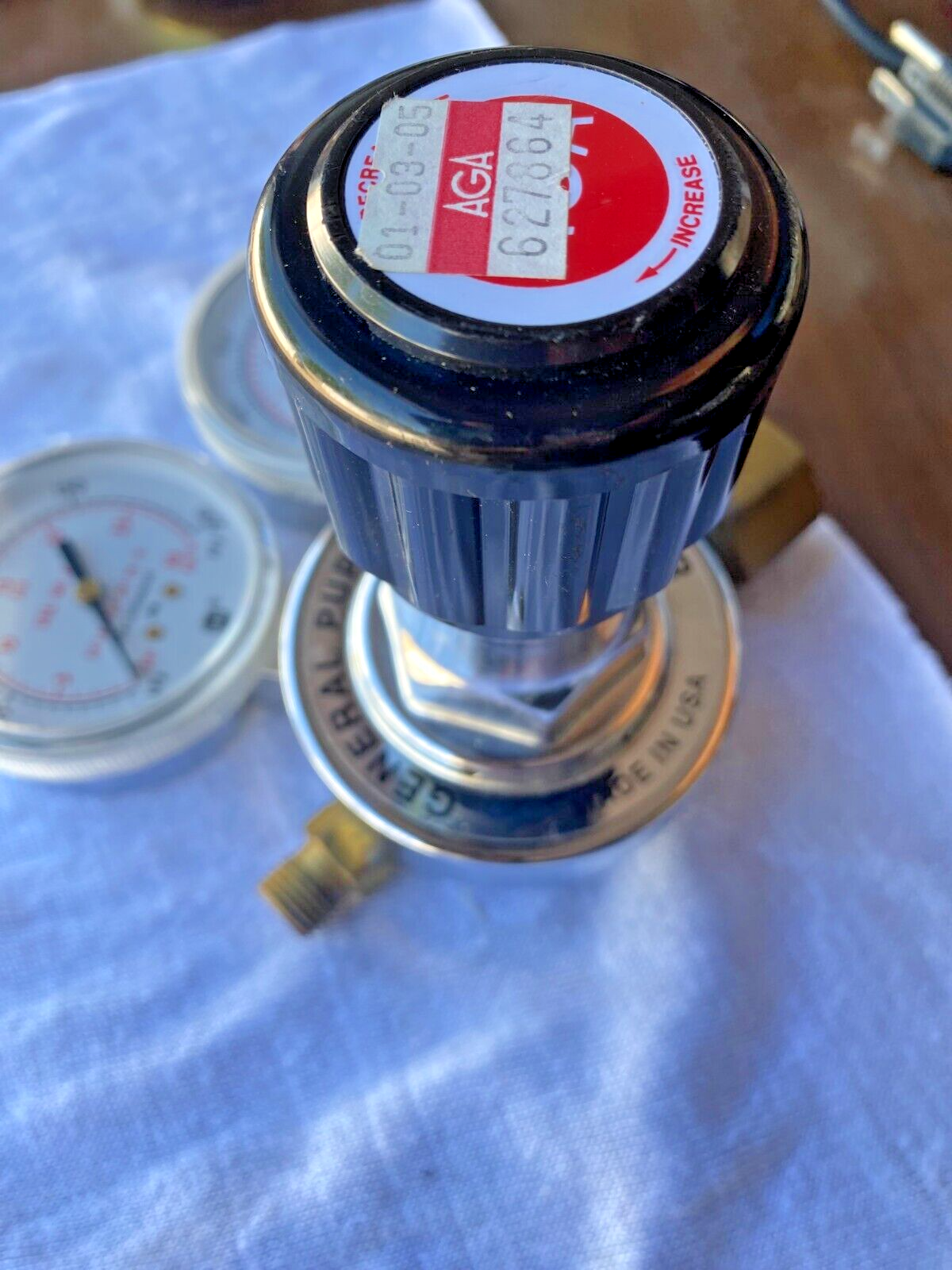 high pressure gas regulator 0-4000 PSI.