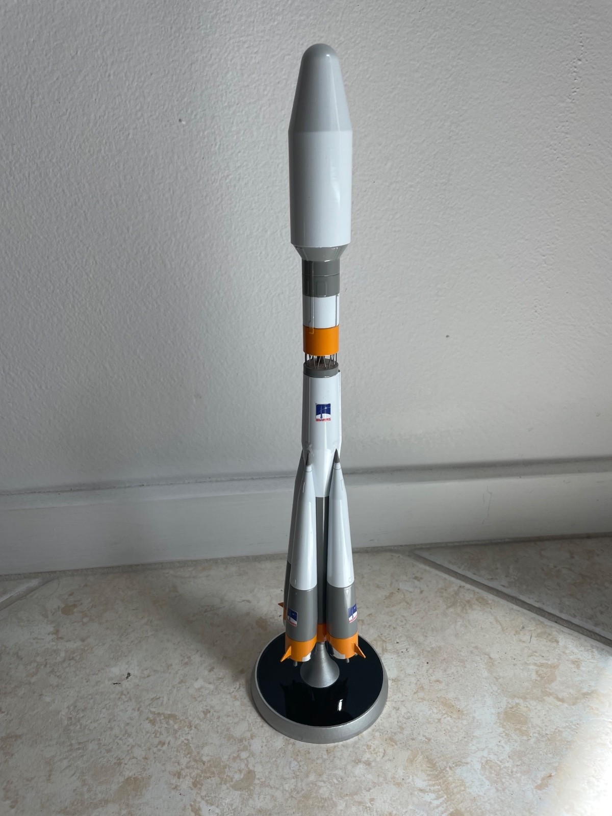 Soyuz rocket model (die cast, pre-assembled))