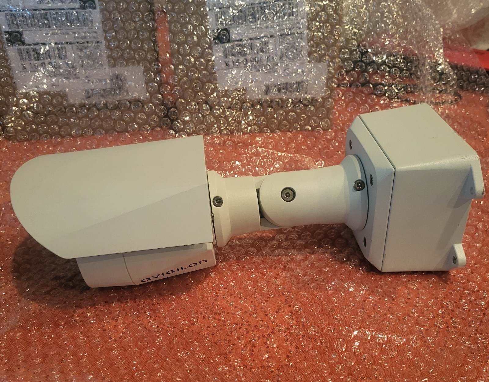 Avigilon 3.0C-H5SL-B01-IR 3MP IP  Camera Night Vision