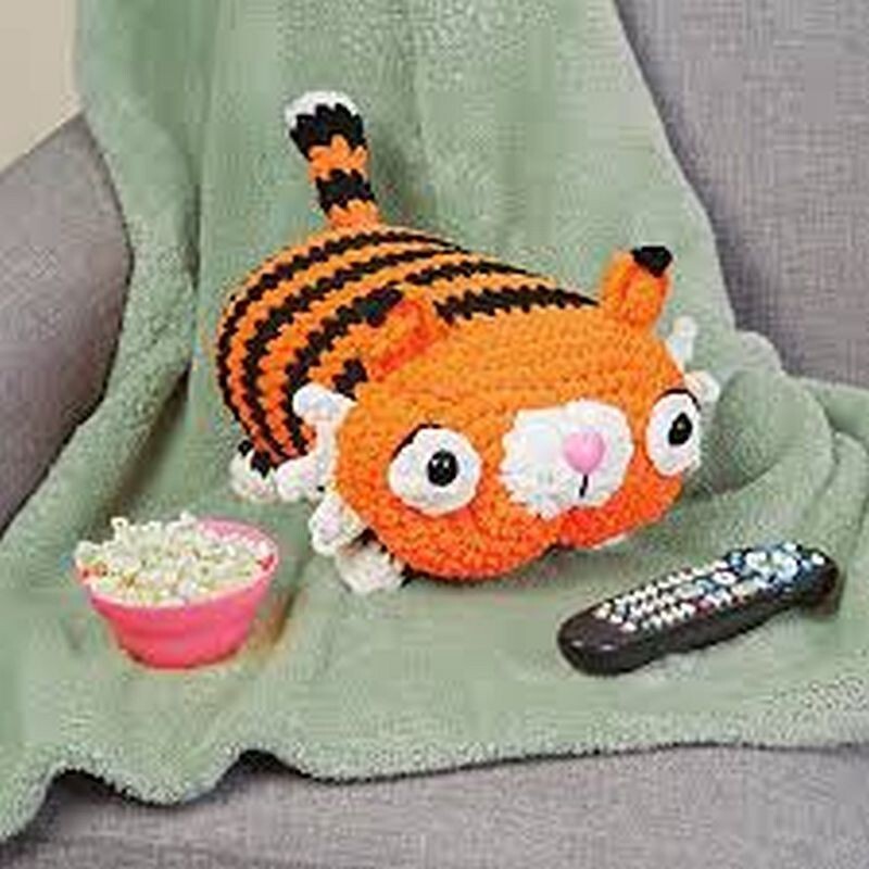 CUDDLY CRITTERS ~ Crochet Pattern Book ~ 26 Plush Animals